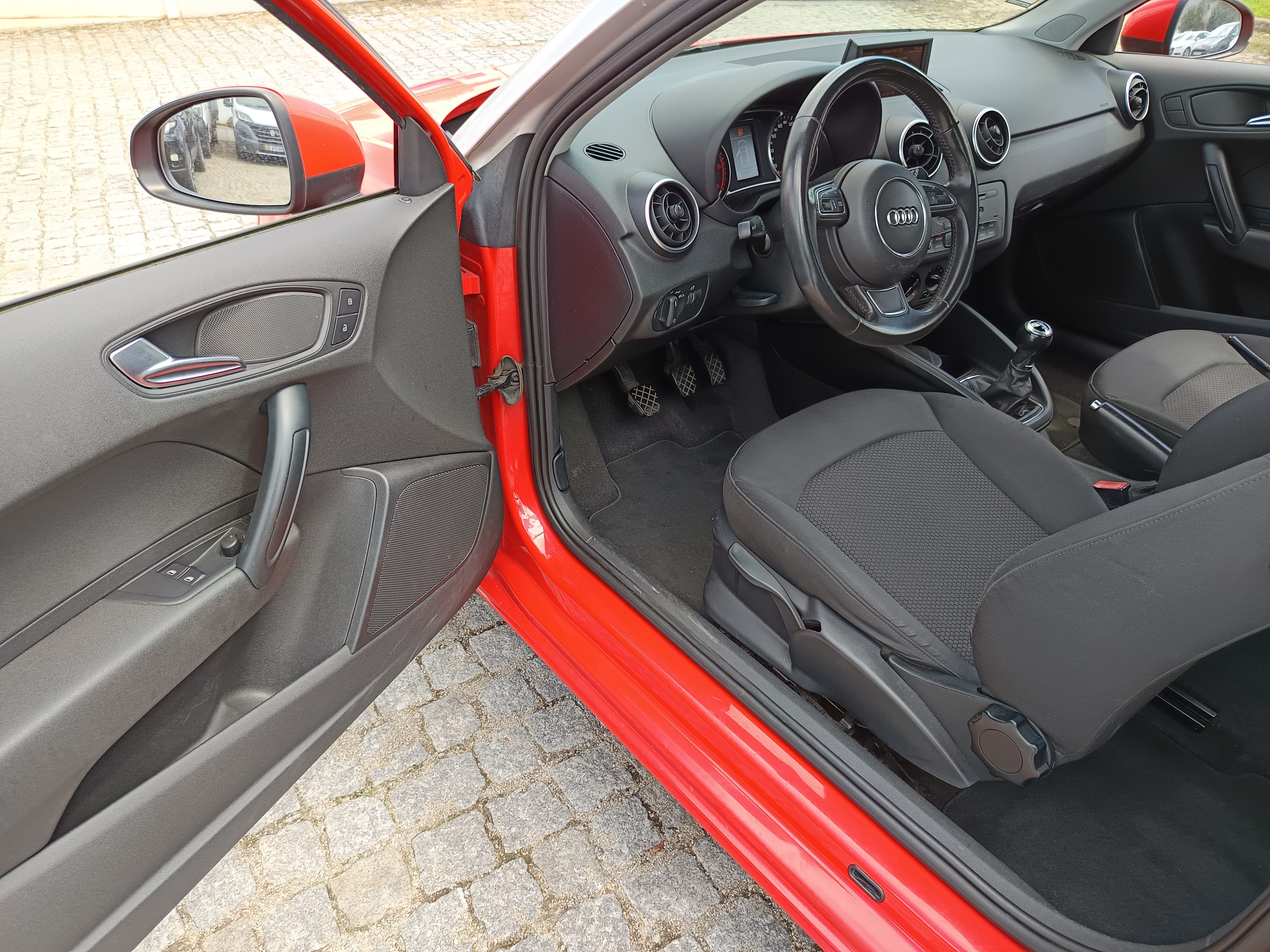 Audi A1 · Ano 2012 — imagem 30
