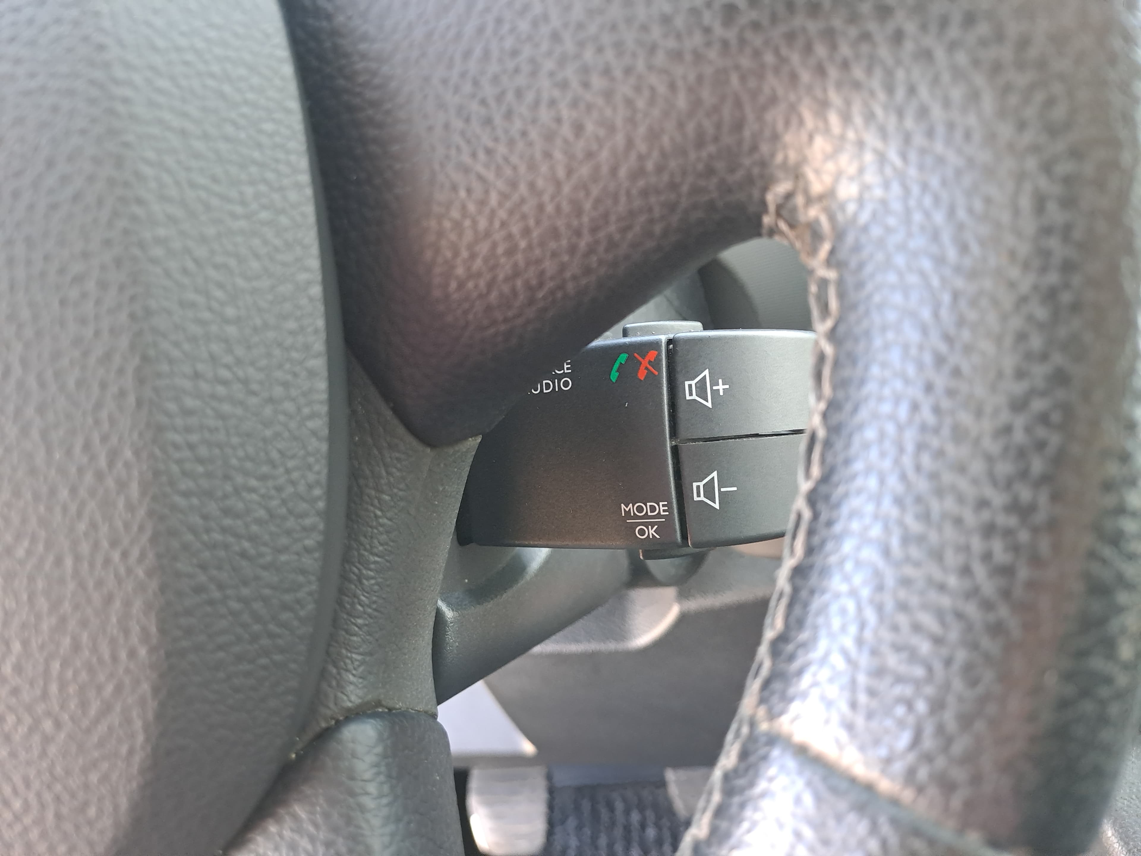 Renault Trafic · Câmara Frio · Ano 2015 — imagen 31