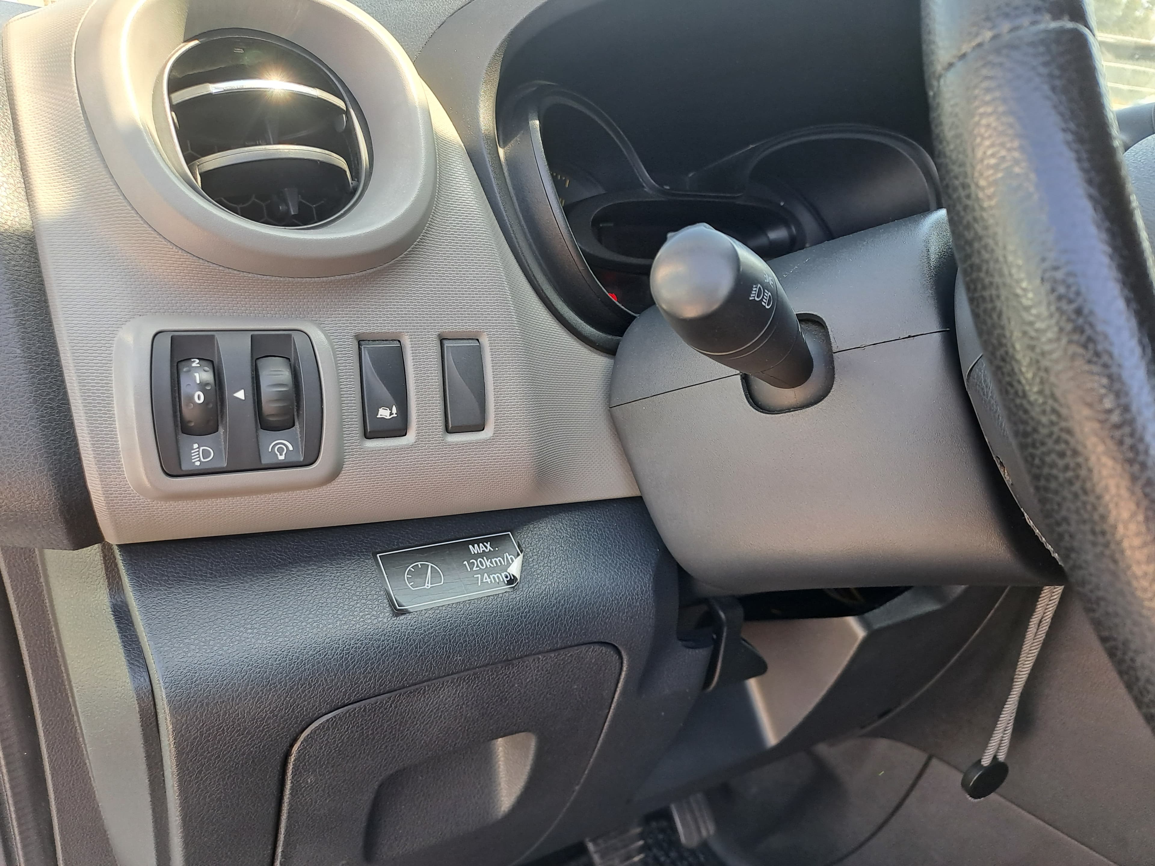 Renault Trafic · Câmara Frio · Ano 2015 — imagen 27