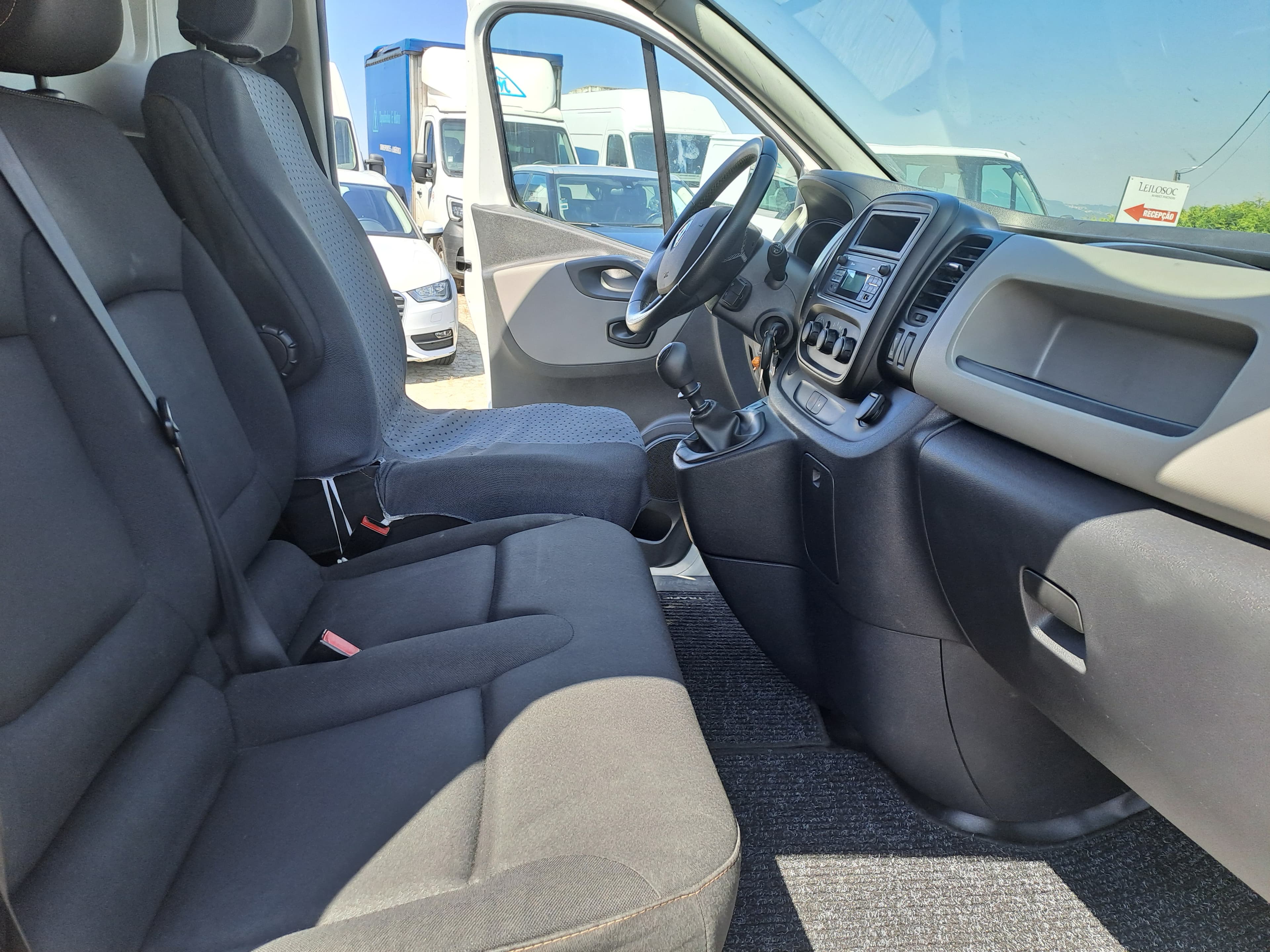 Renault Trafic · Câmara Frio · Ano 2015 — imagen 22