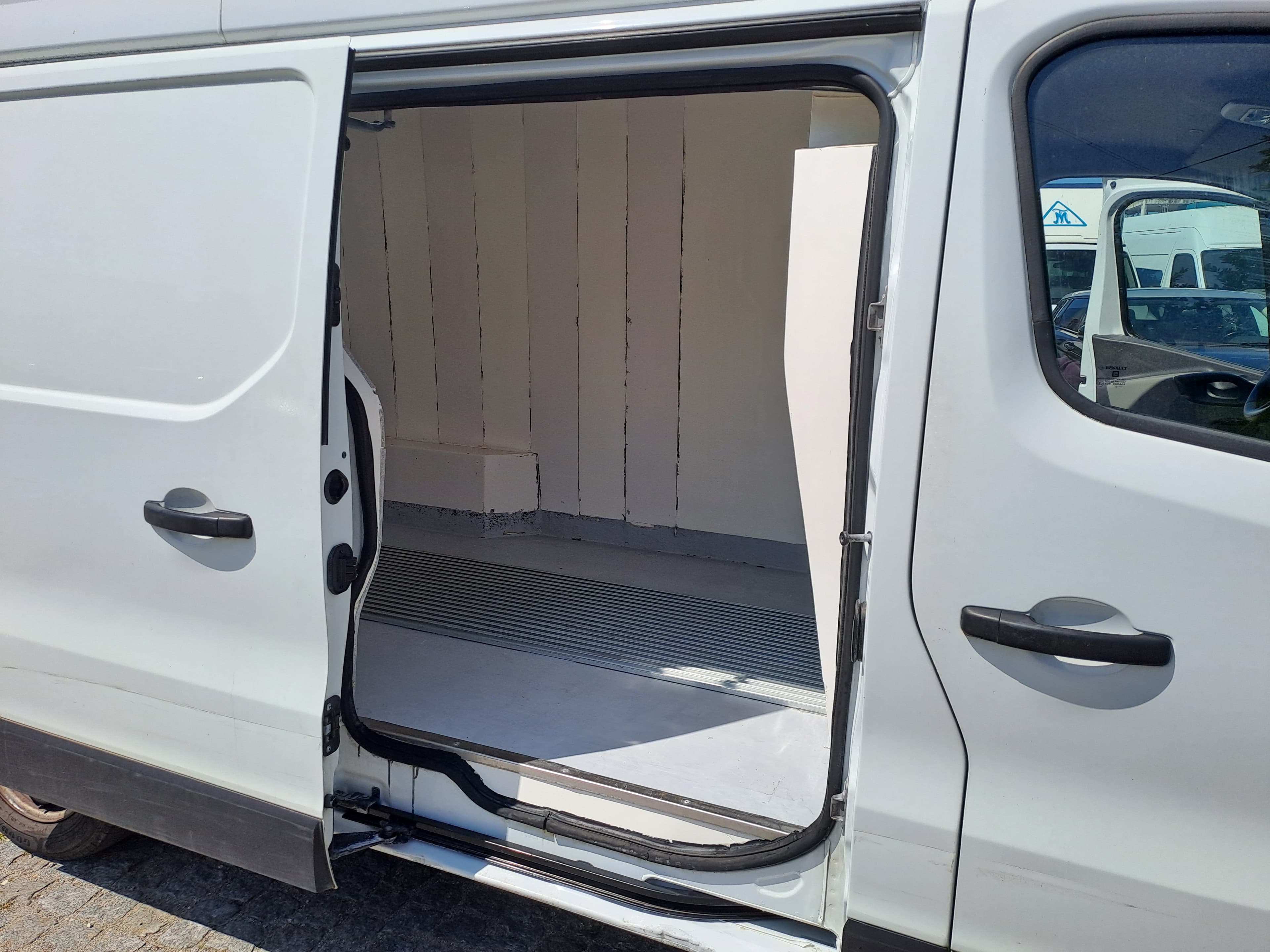Renault Trafic · Câmara Frio · Ano 2015 — imagen 12