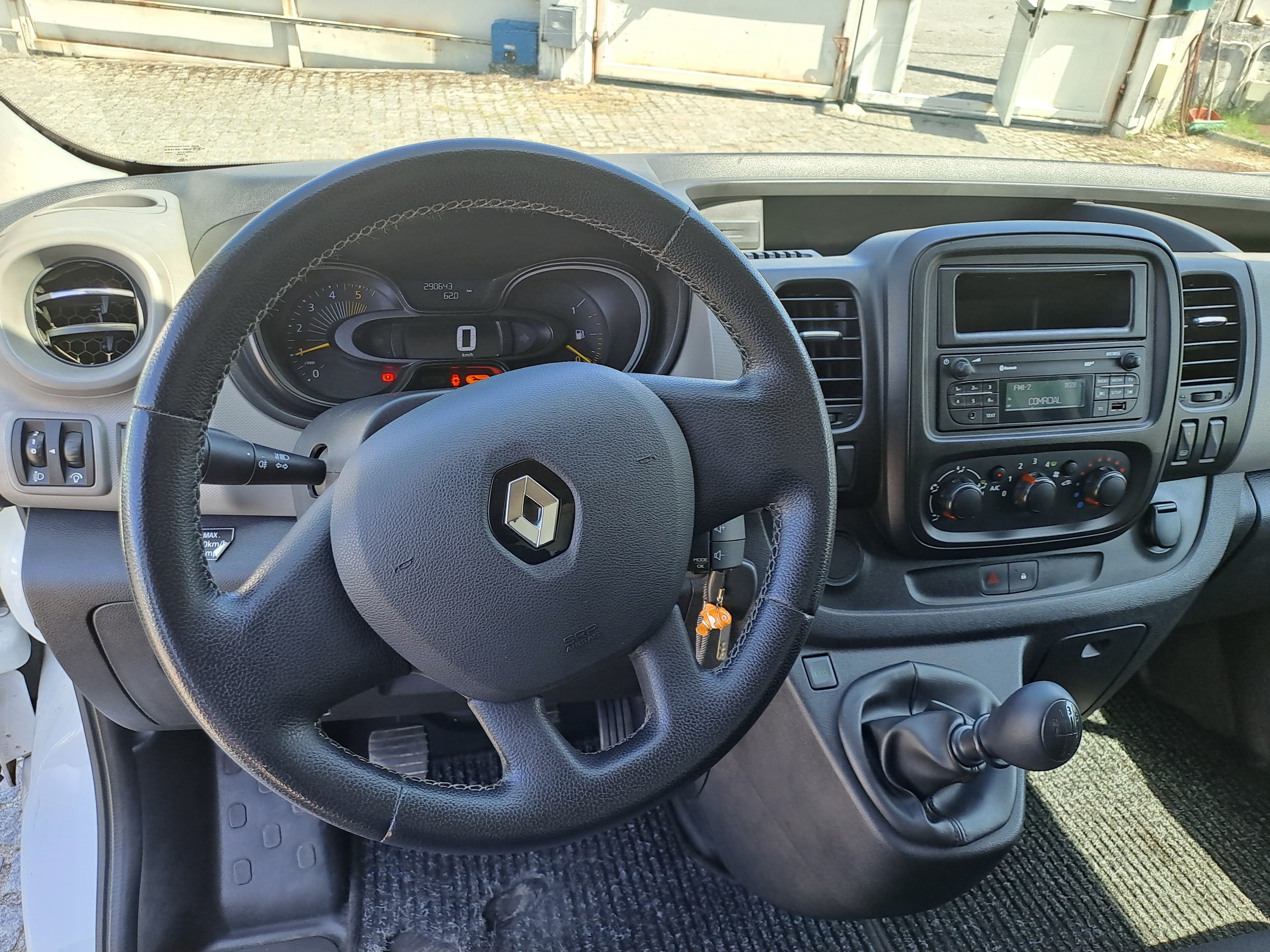 Renault Trafic · Câmara Frio · Ano 2015 — imagen 26