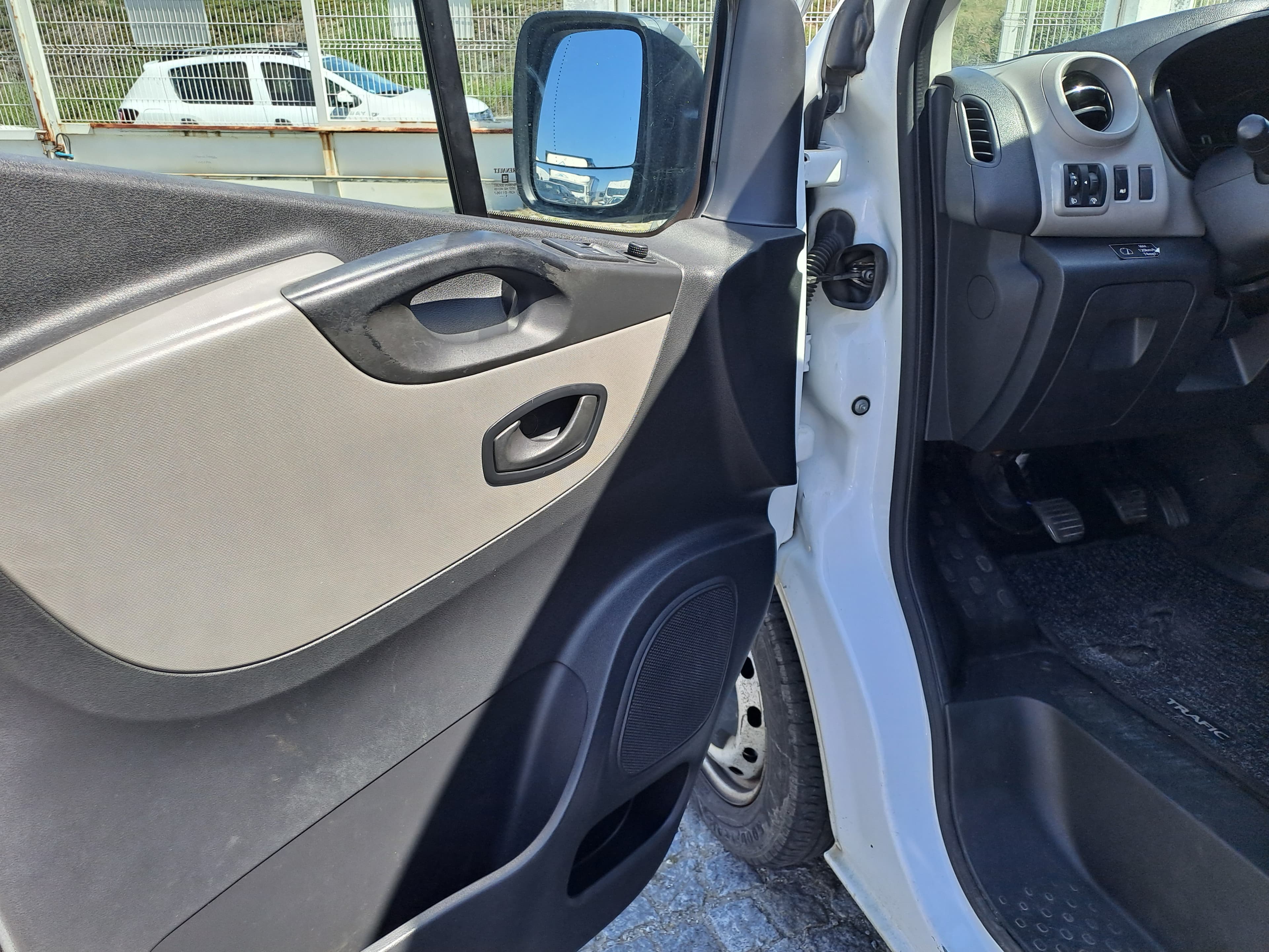 Renault Trafic · Câmara Frio · Ano 2015 — imagen 24