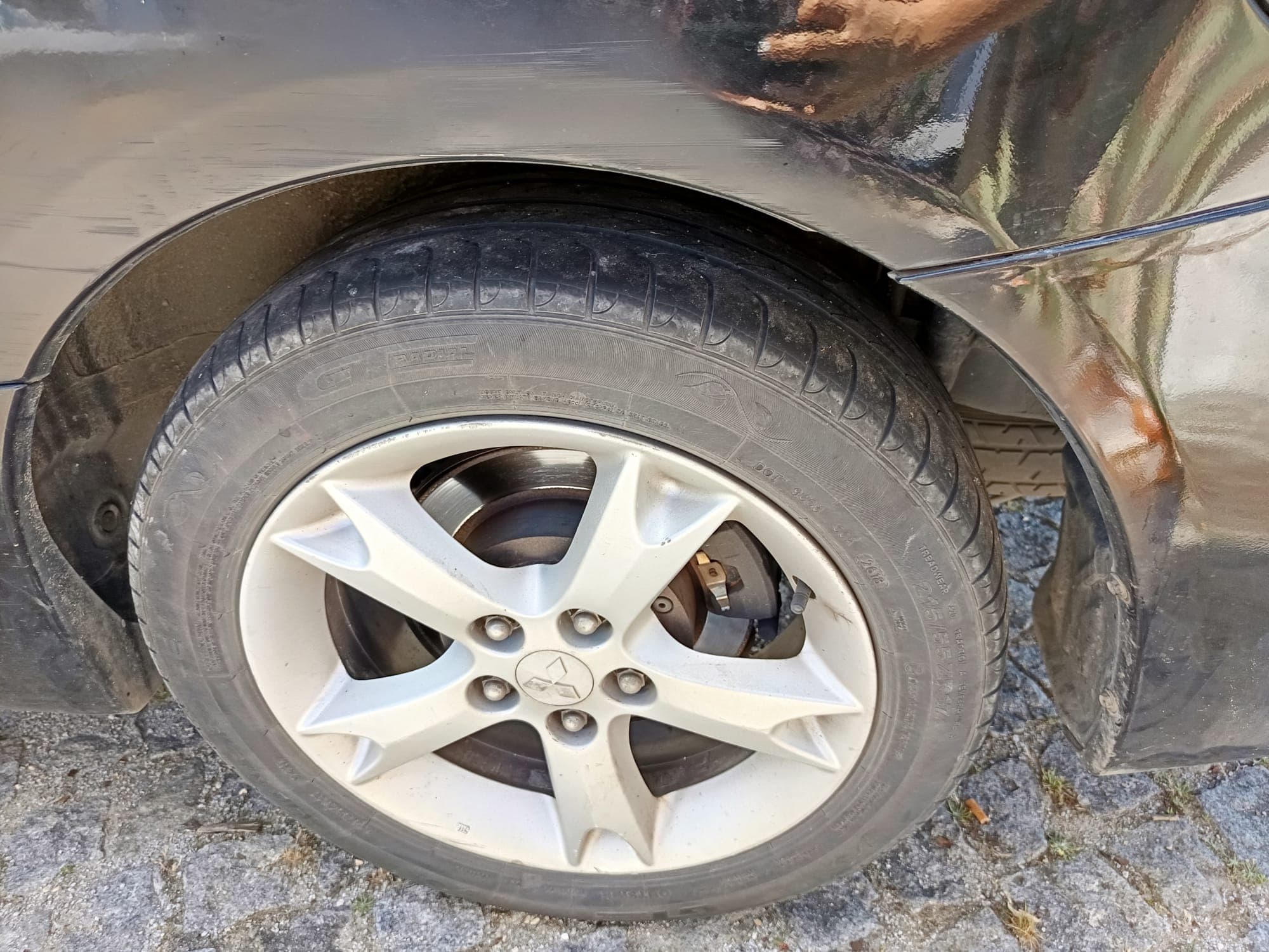 Mitsubishi Grandis 2.0 DI-D · 7 Lugares — image 14