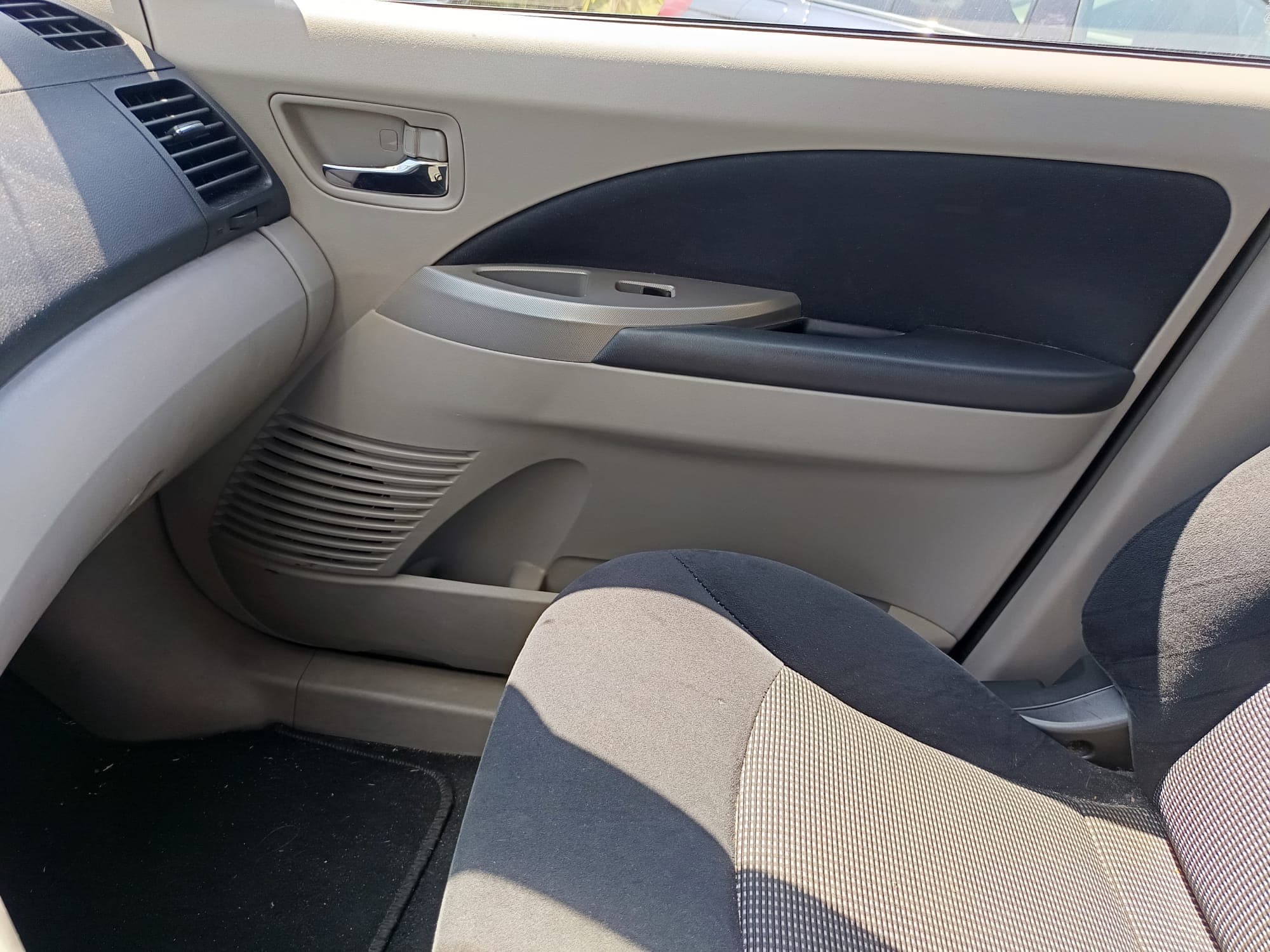 Mitsubishi Grandis 2.0 DI-D · 7 Lugares — image 33