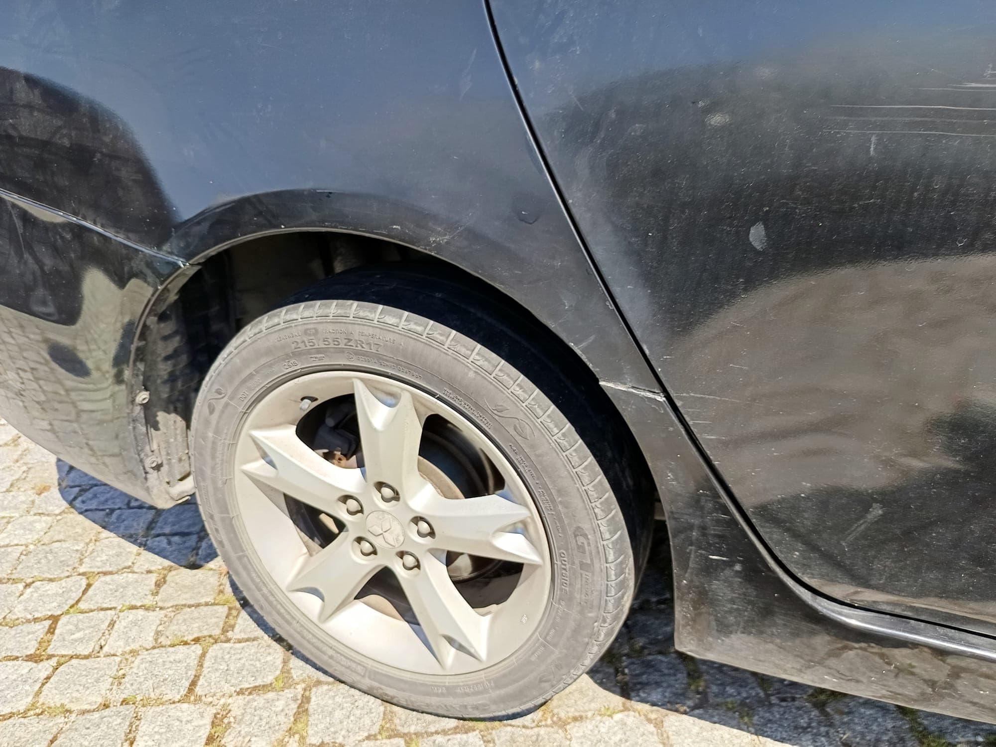 Mitsubishi Grandis 2.0 DI-D · 7 Lugares — image 13