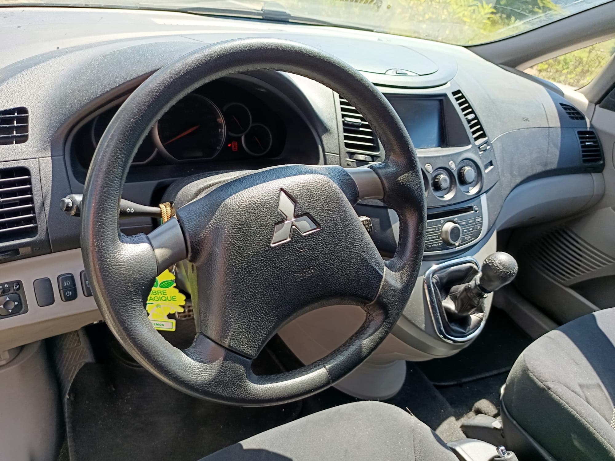 Mitsubishi Grandis 2.0 DI-D · 7 Lugares — image 27