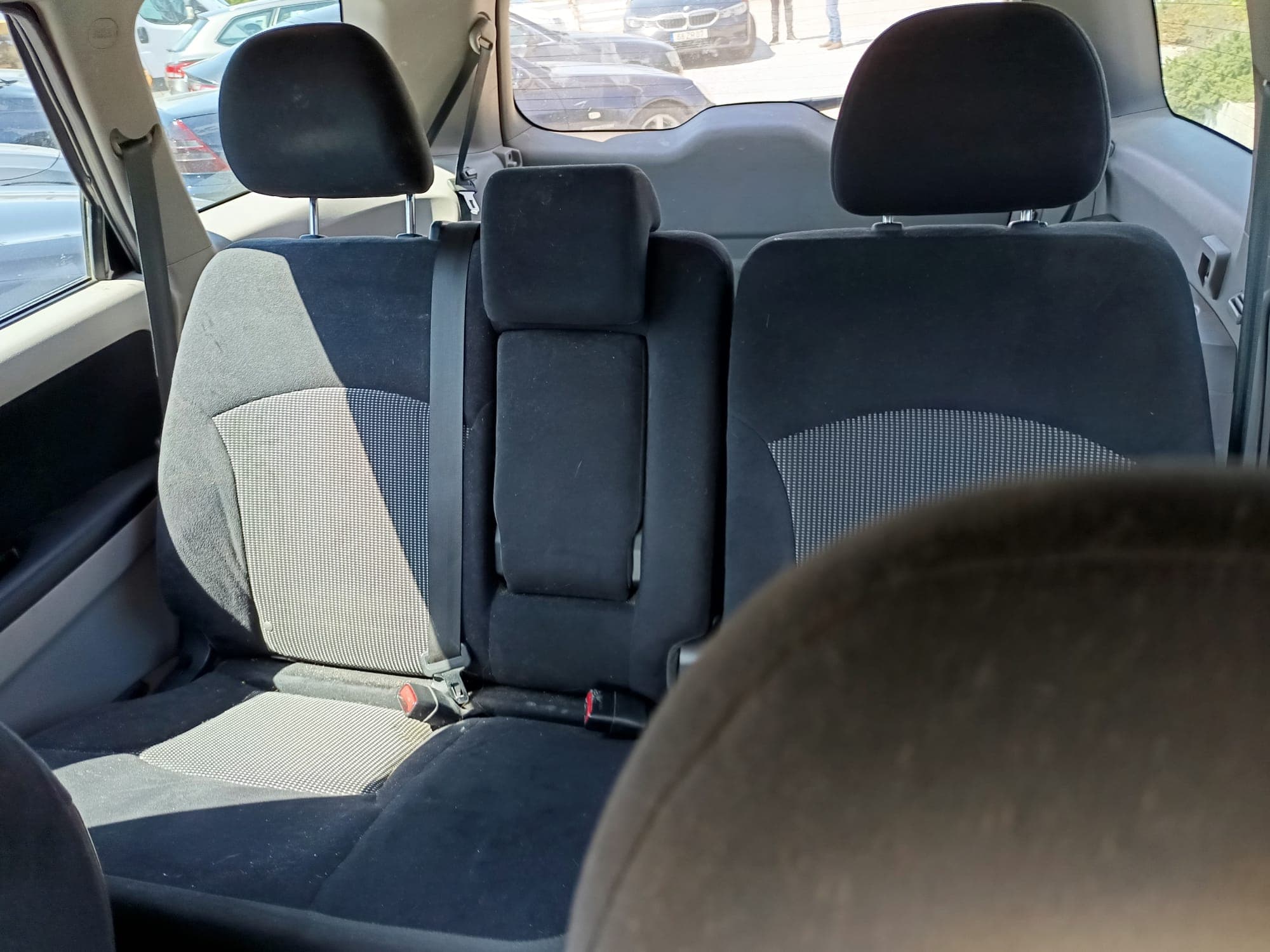Mitsubishi Grandis 2.0 DI-D · 7 Lugares — image 24