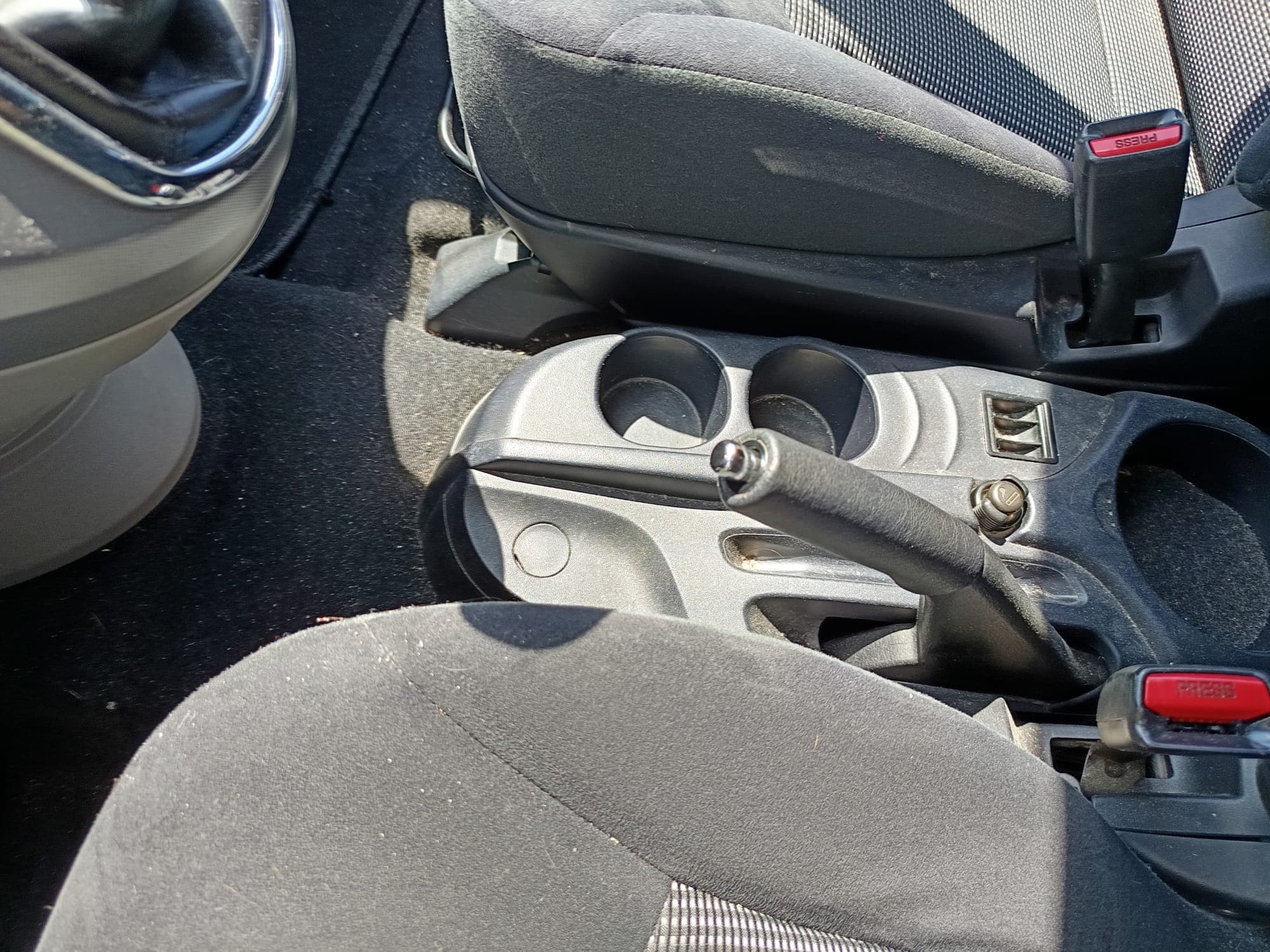Mitsubishi Grandis 2.0 DI-D · 7 Lugares — image 31