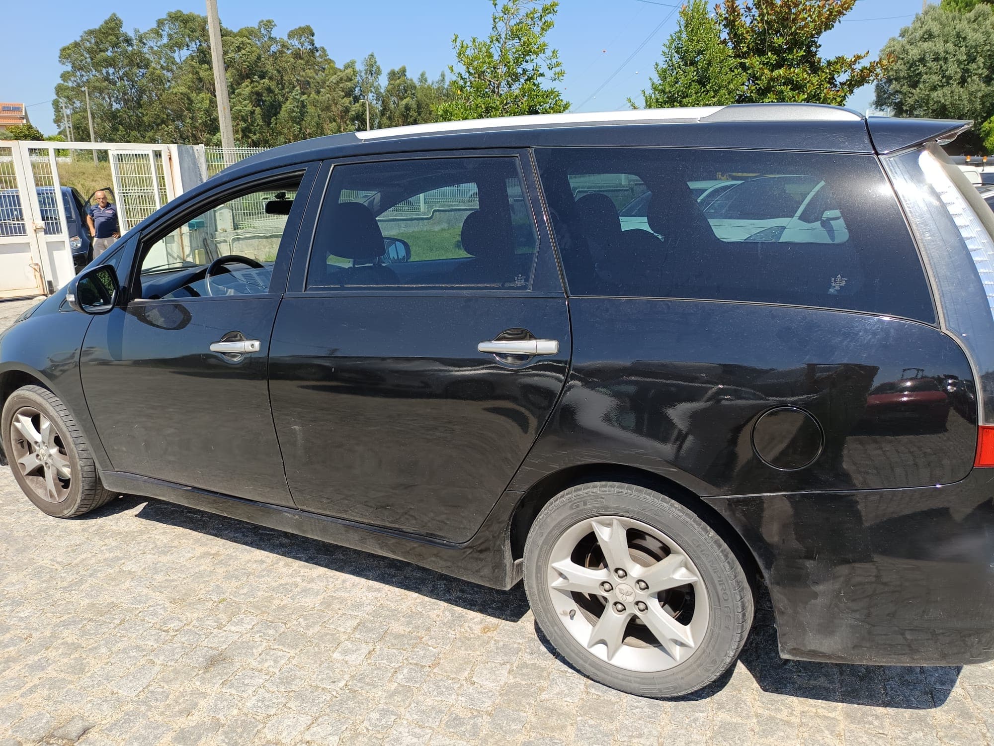 Mitsubishi Grandis 2.0 DI-D · 7 Lugares — image 4