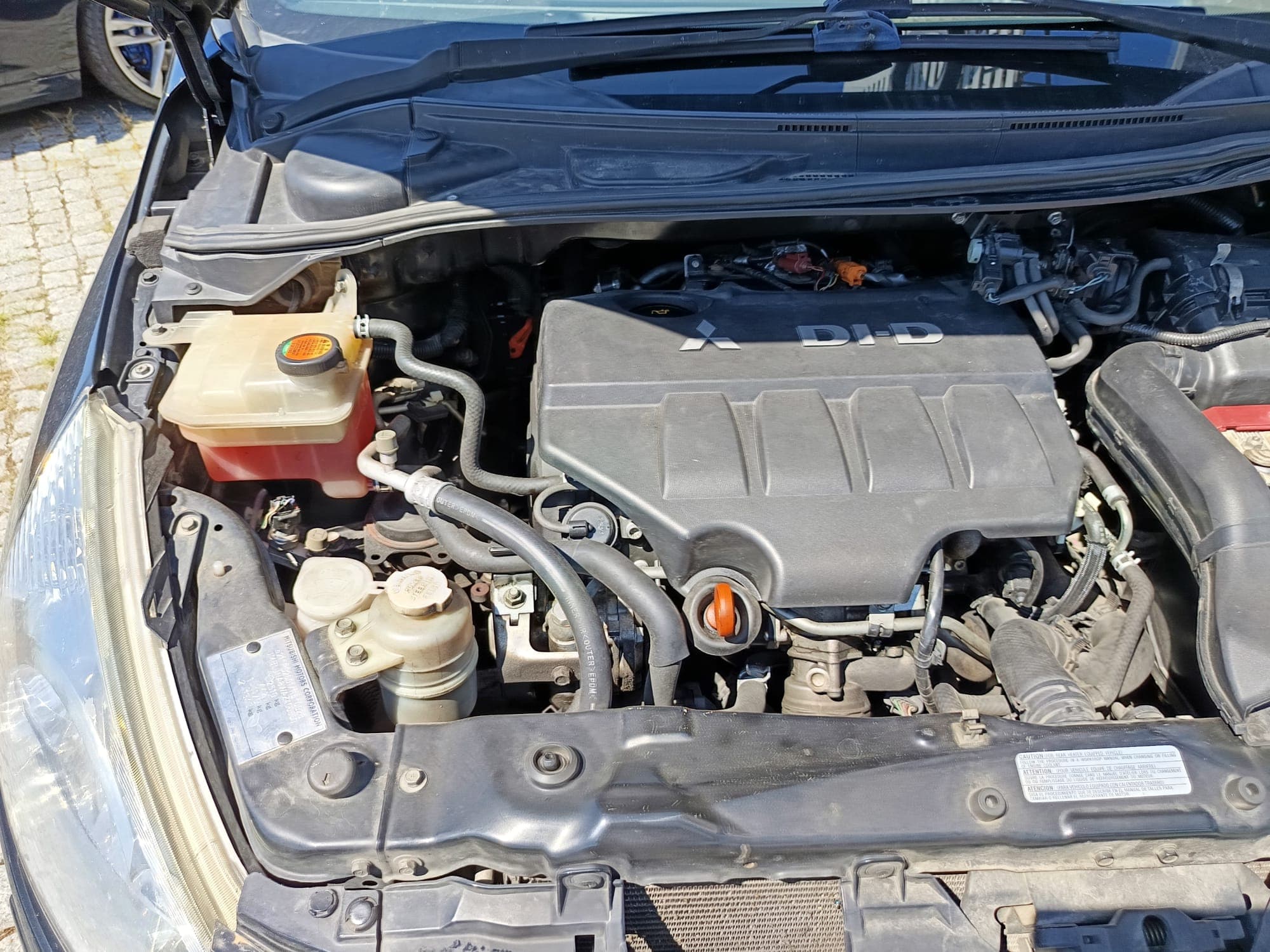 Mitsubishi Grandis 2.0 DI-D · 7 Lugares — image 21