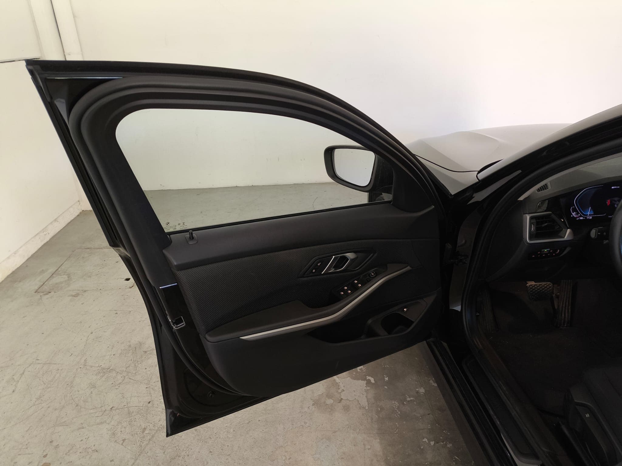 BMW 330E · Ano 2020 — image 18