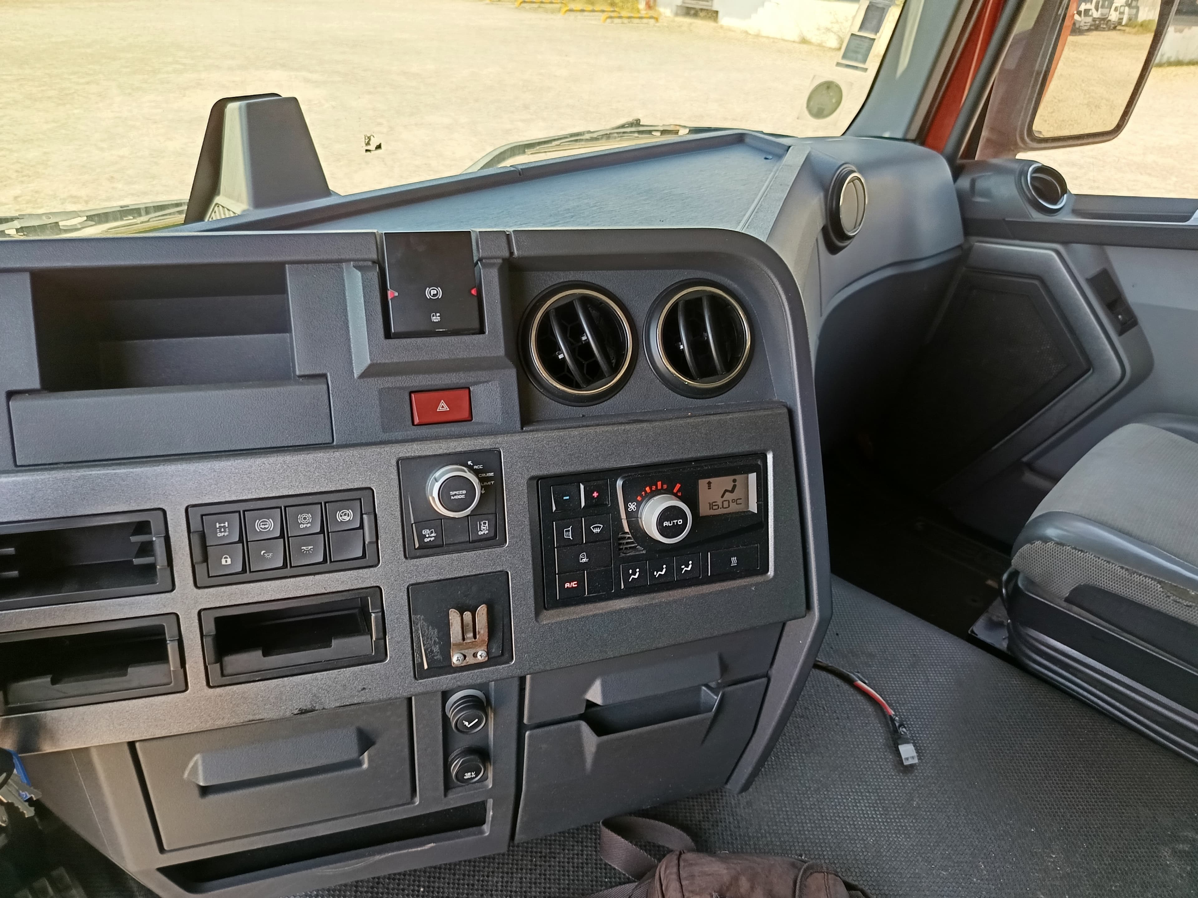 Renault T480 HD001 · Ano 2015 — imagen 19