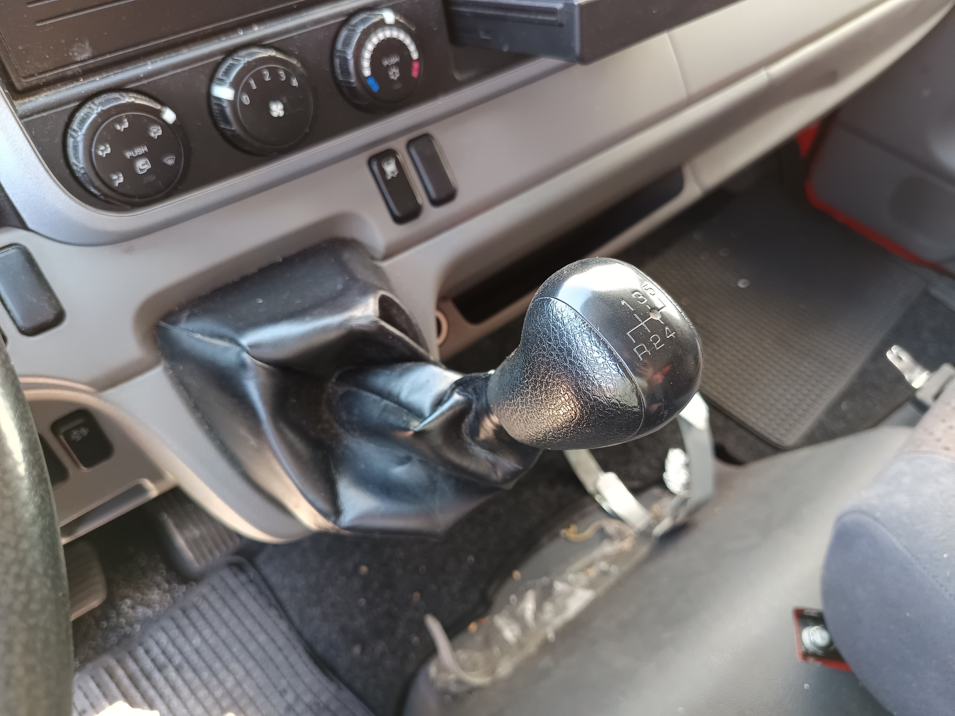 Mitsubishi Canter 3C13 · Ano 2016 — image 38