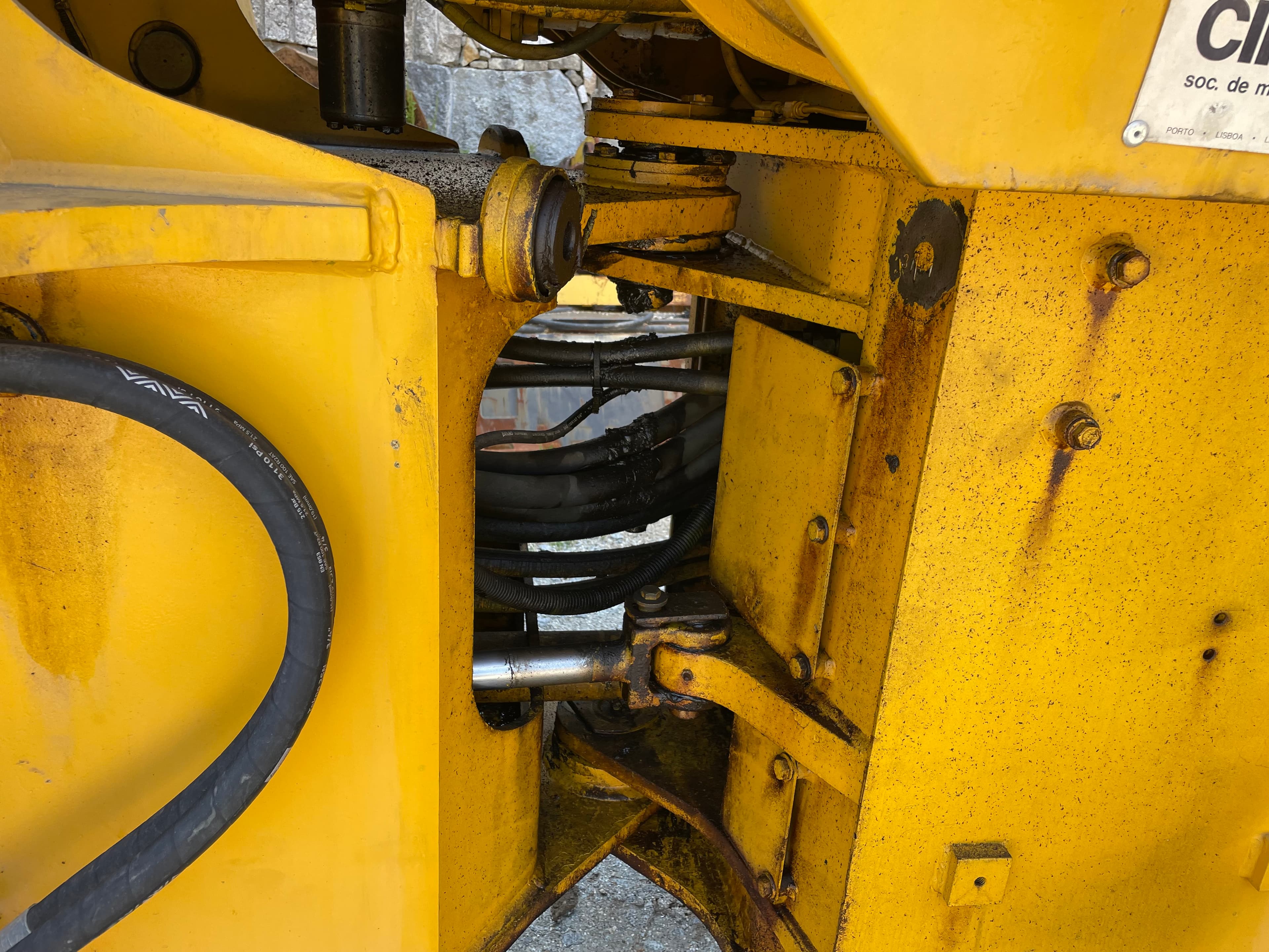 Komatsu Loader — image 10