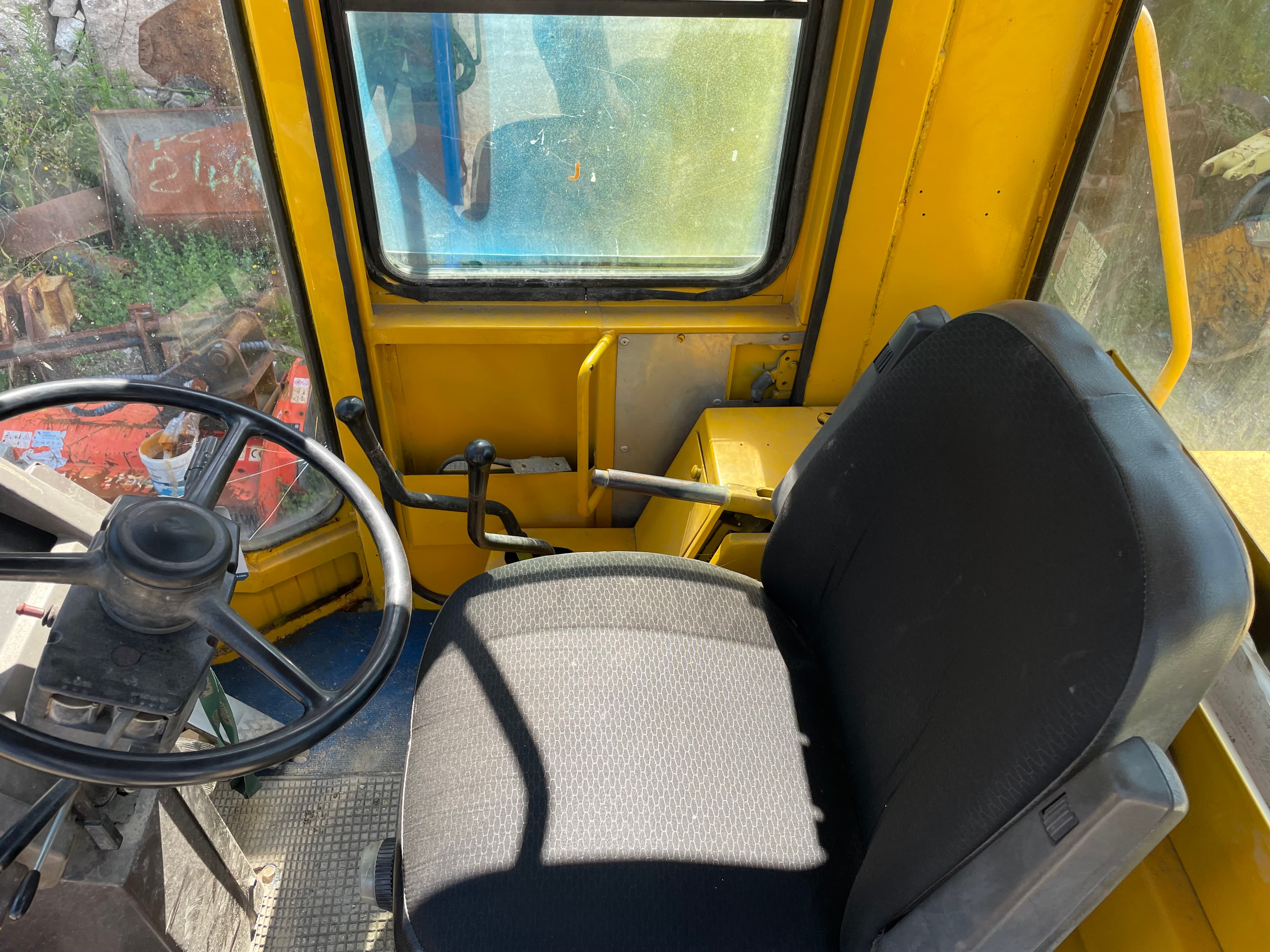 Komatsu Loader — image 12