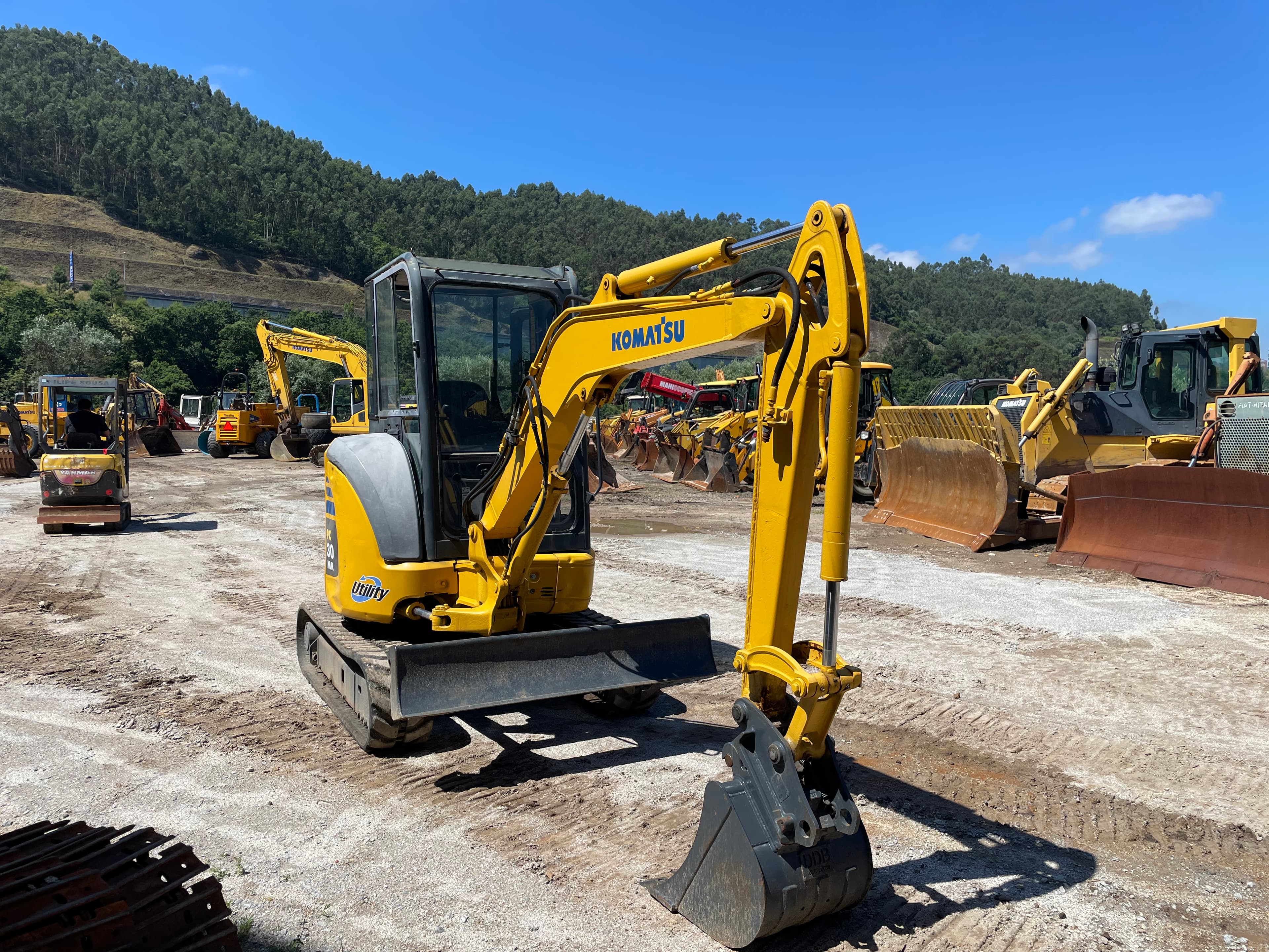 Mini Giratória Komatsu — imagem 2