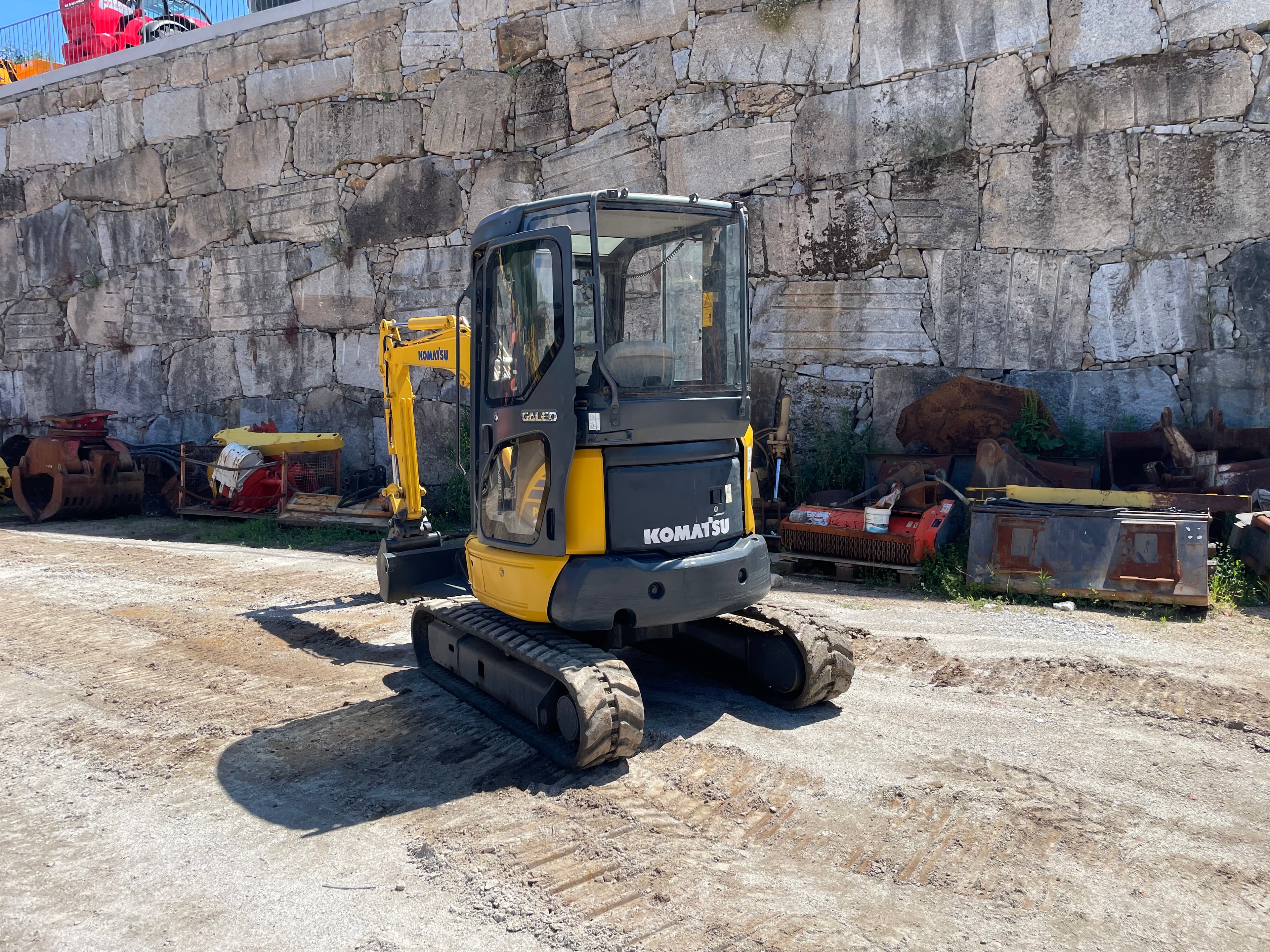 Mini Giratória Komatsu — imagem 5
