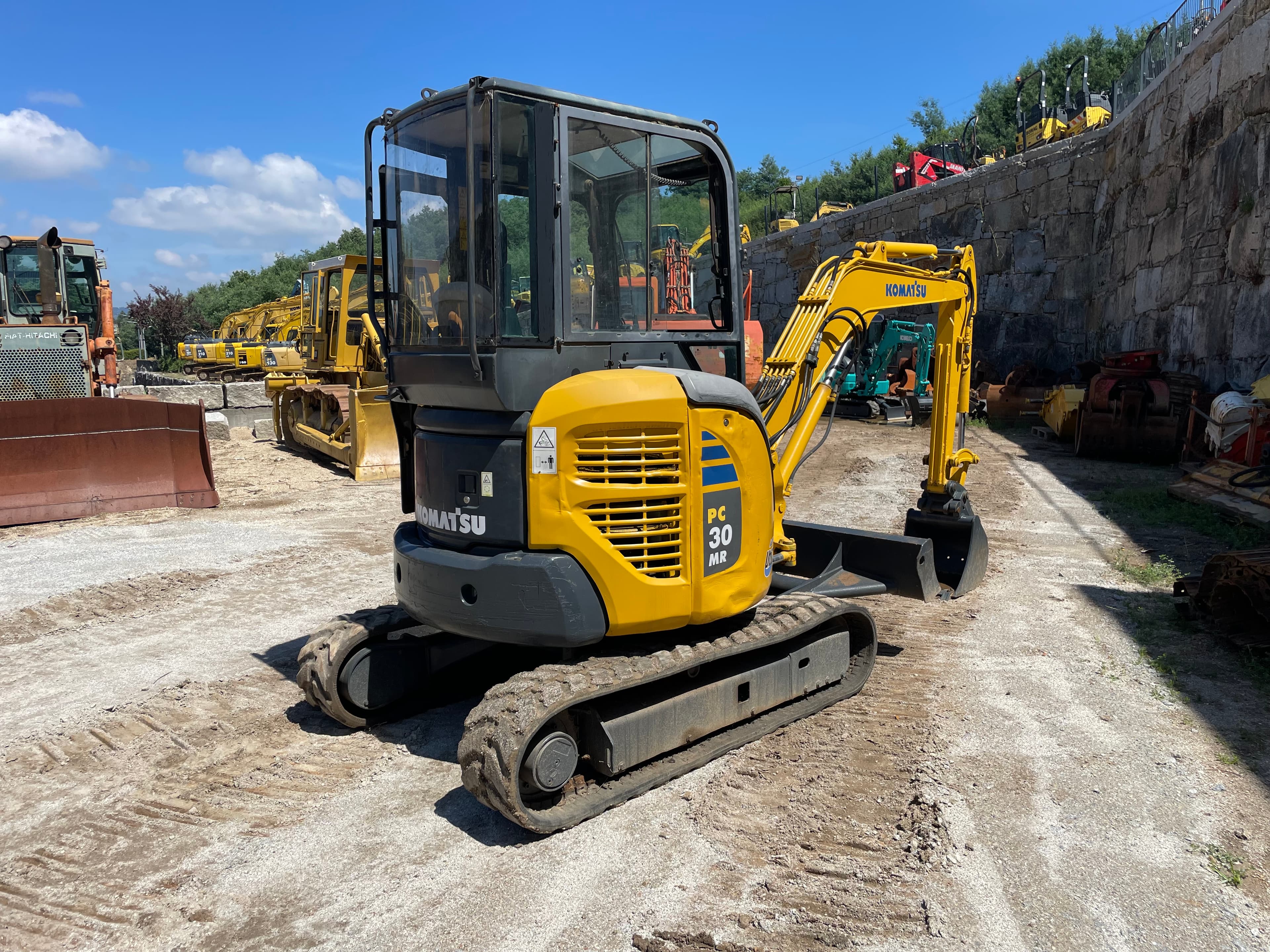 Mini Giratória Komatsu — imagem 3