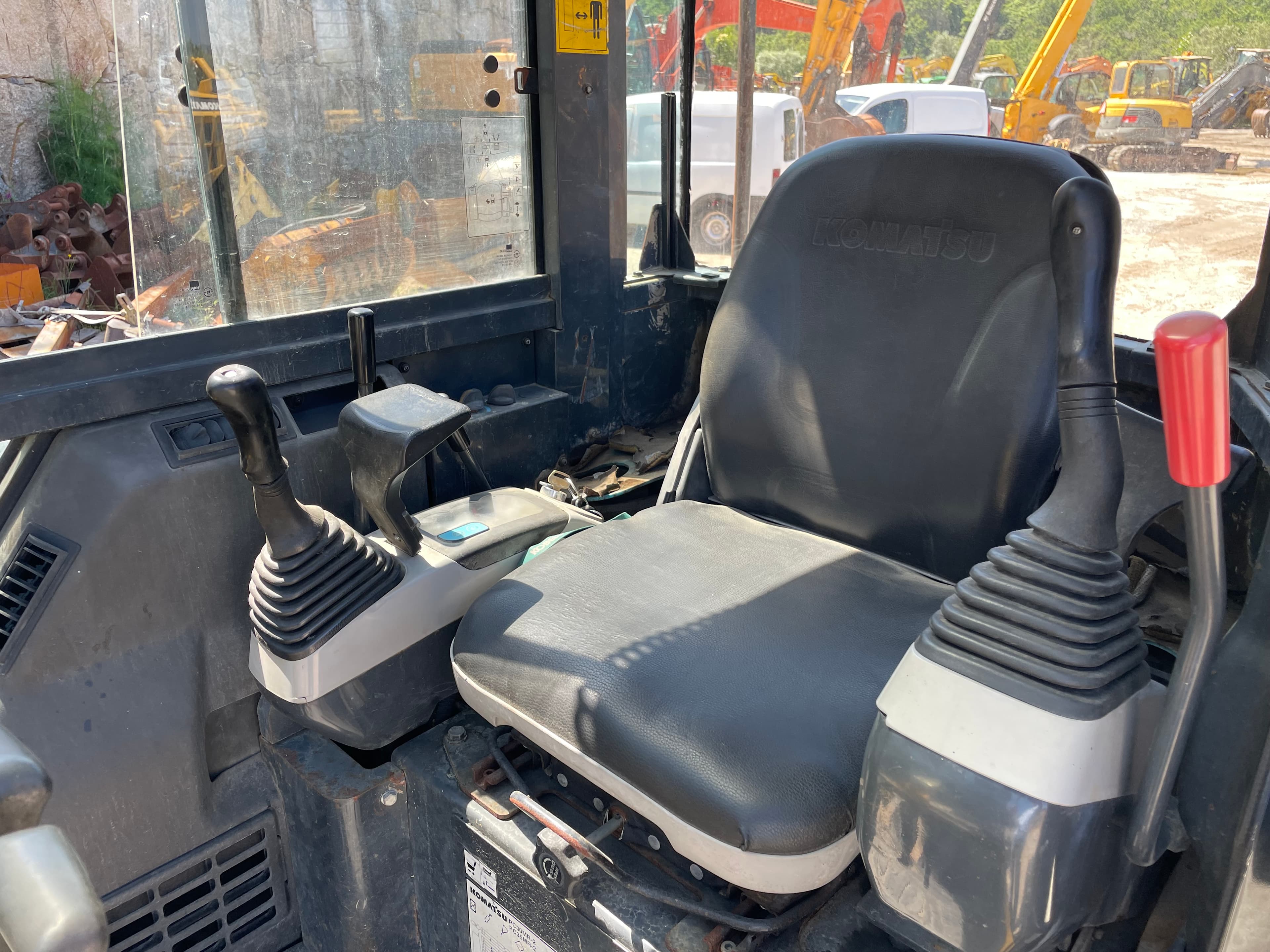 Mini Giratória Komatsu — imagem 8