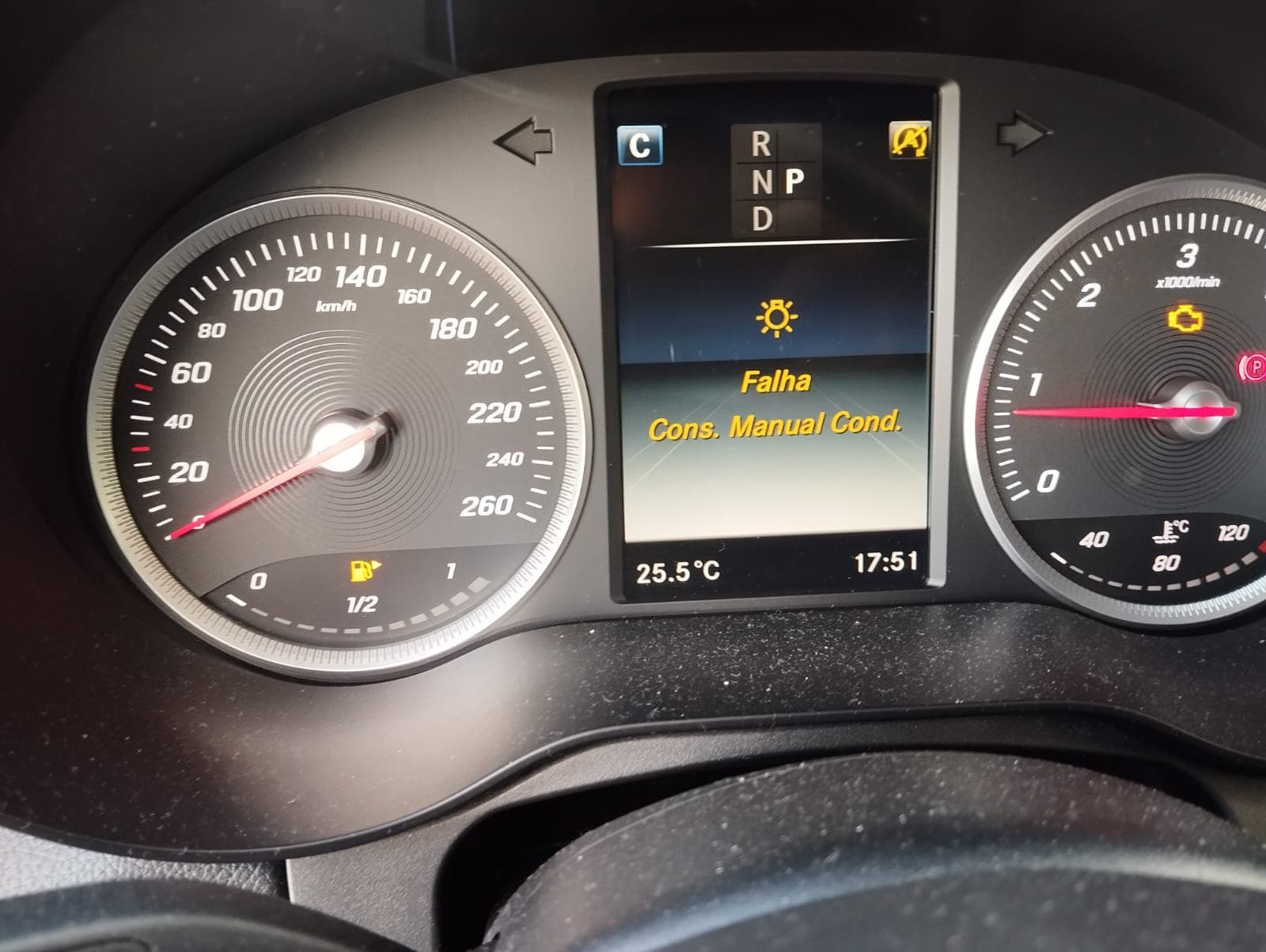 Mercedes-Benz GLC · Ano 2015 — image 25