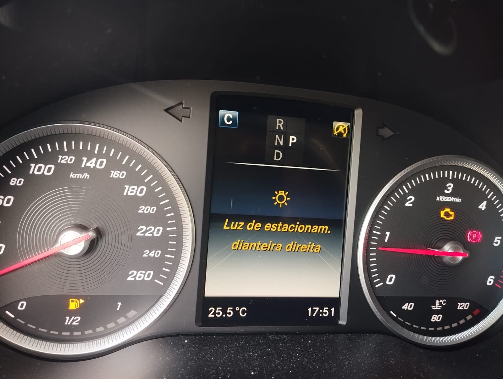 Mercedes-Benz GLC · Ano 2015 — image 23