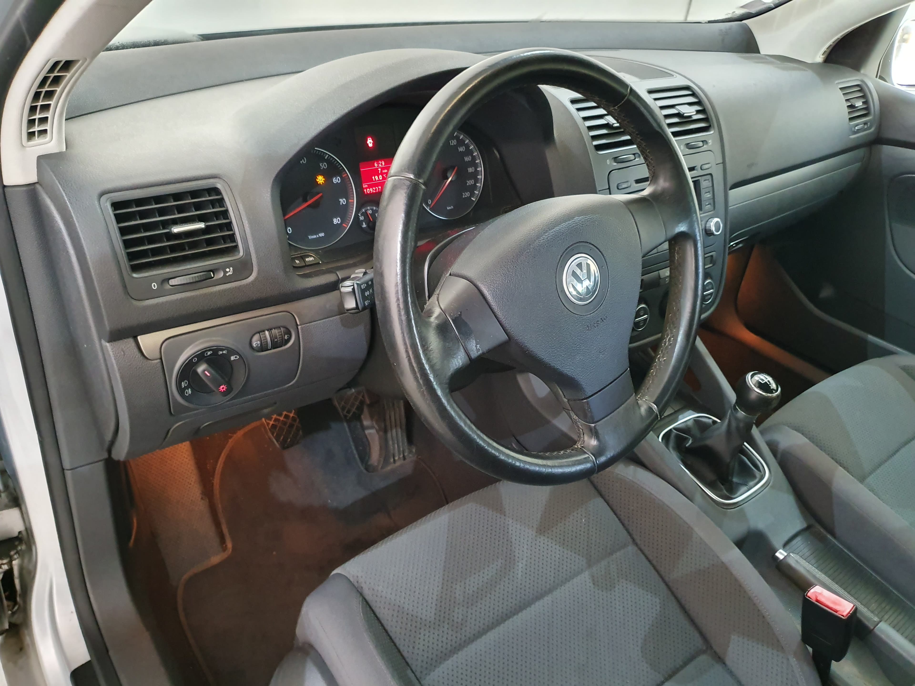 Volkswagen Golf 1.4 FSI · Ano 2005 — imagem 35