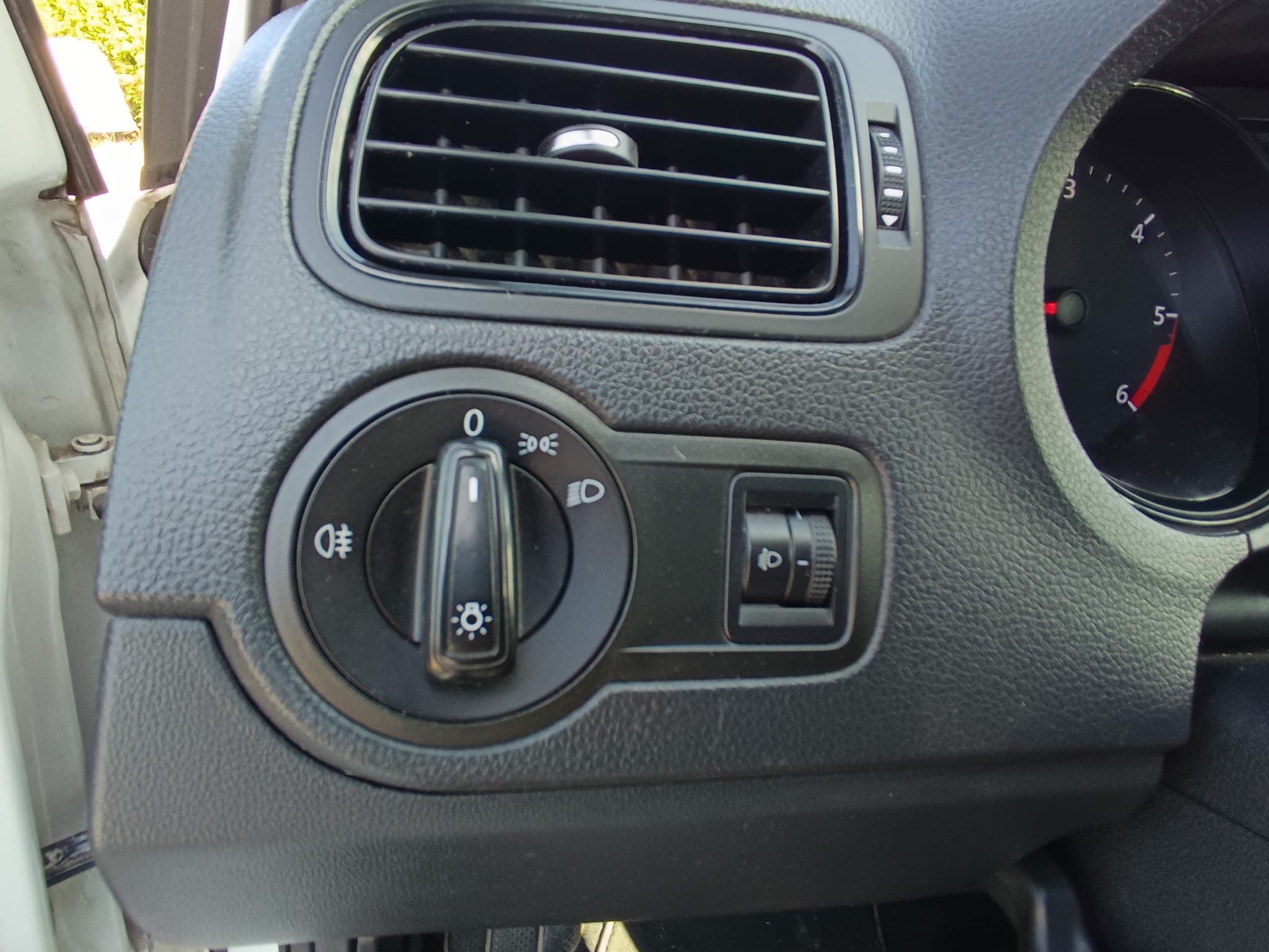 Volkswagen Polo · Ano 2014 — image 32