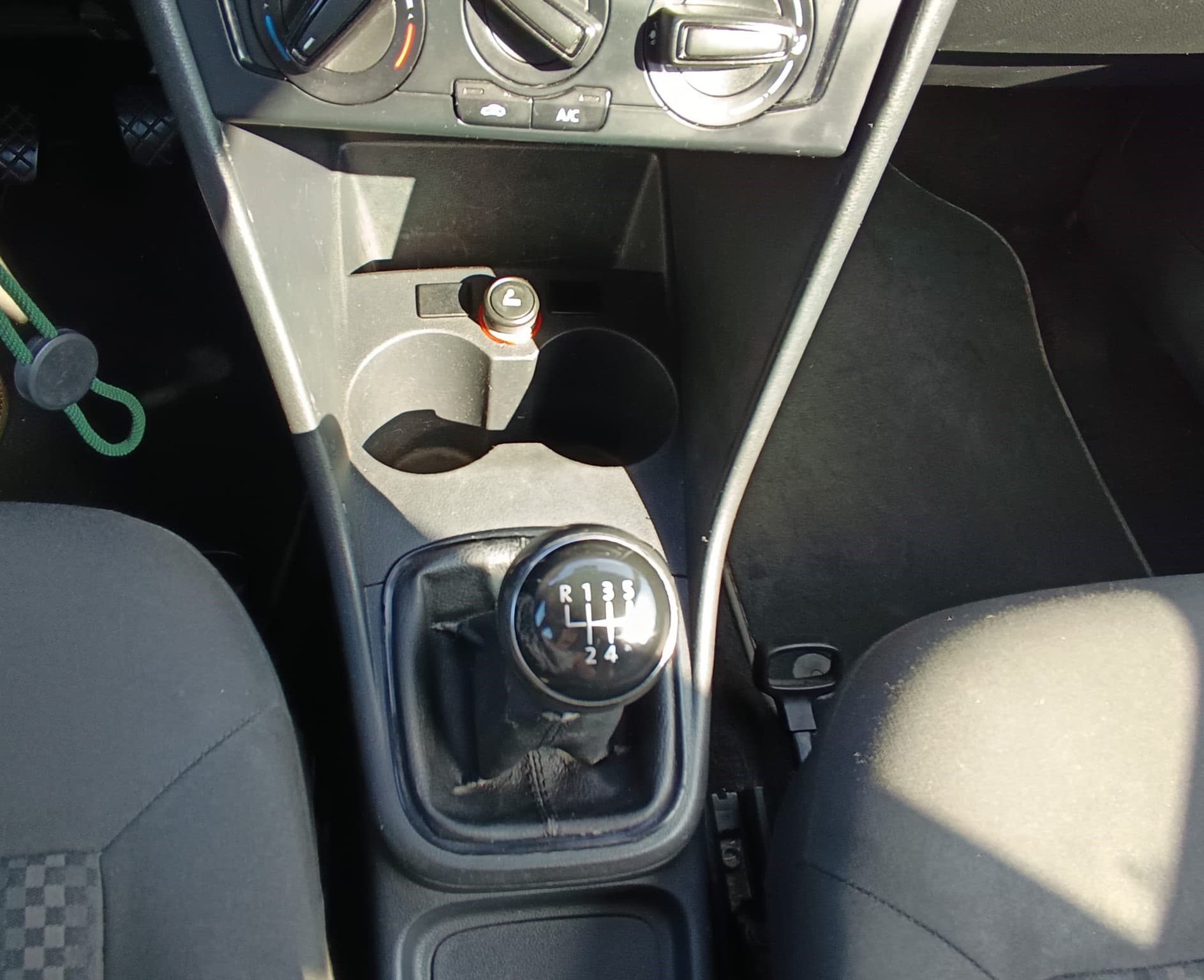 Volkswagen Polo · Ano 2014 — image 27