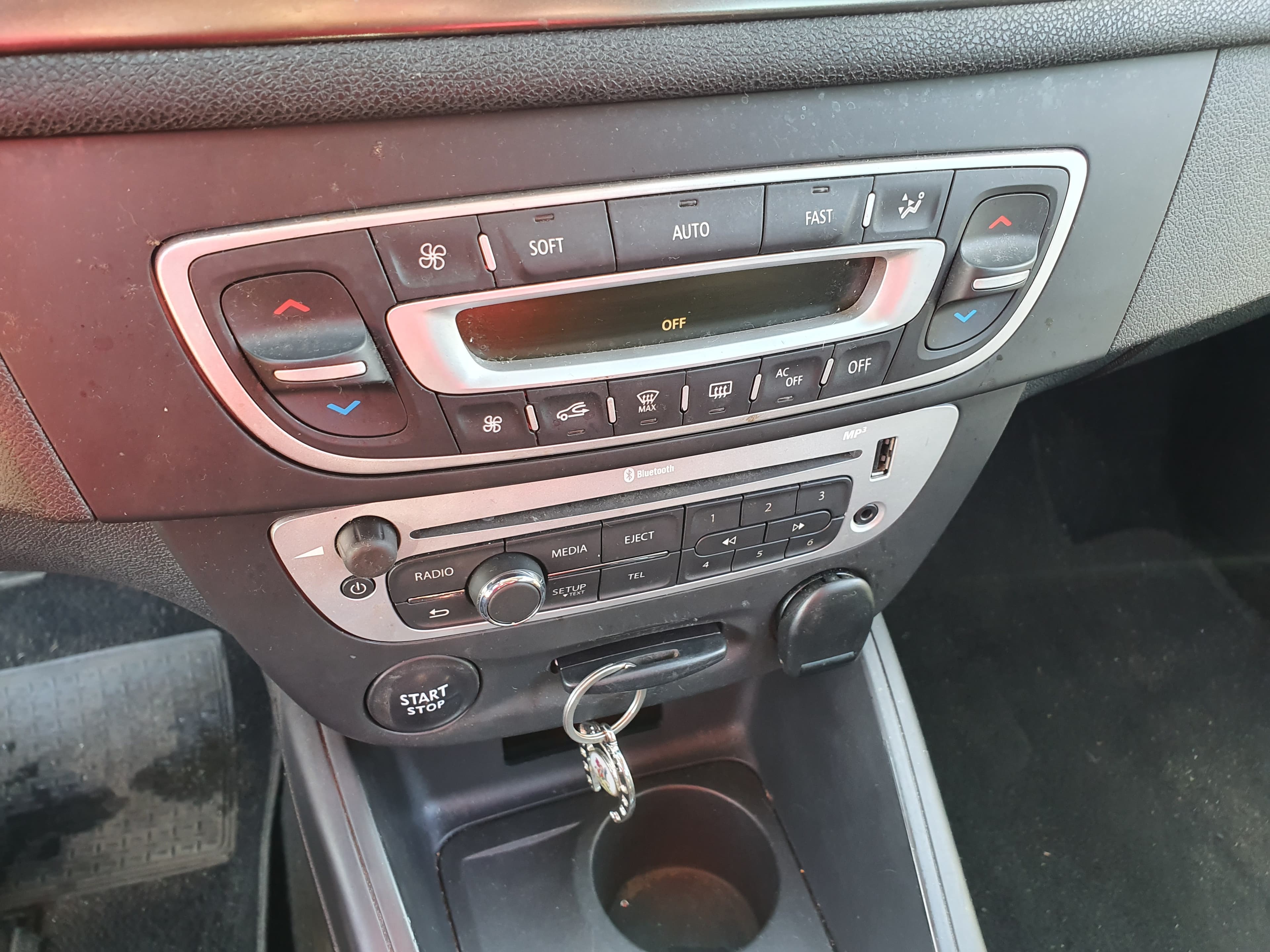 Renault Mégane 1.5 DCI  · Ano 2013 — imagen 39