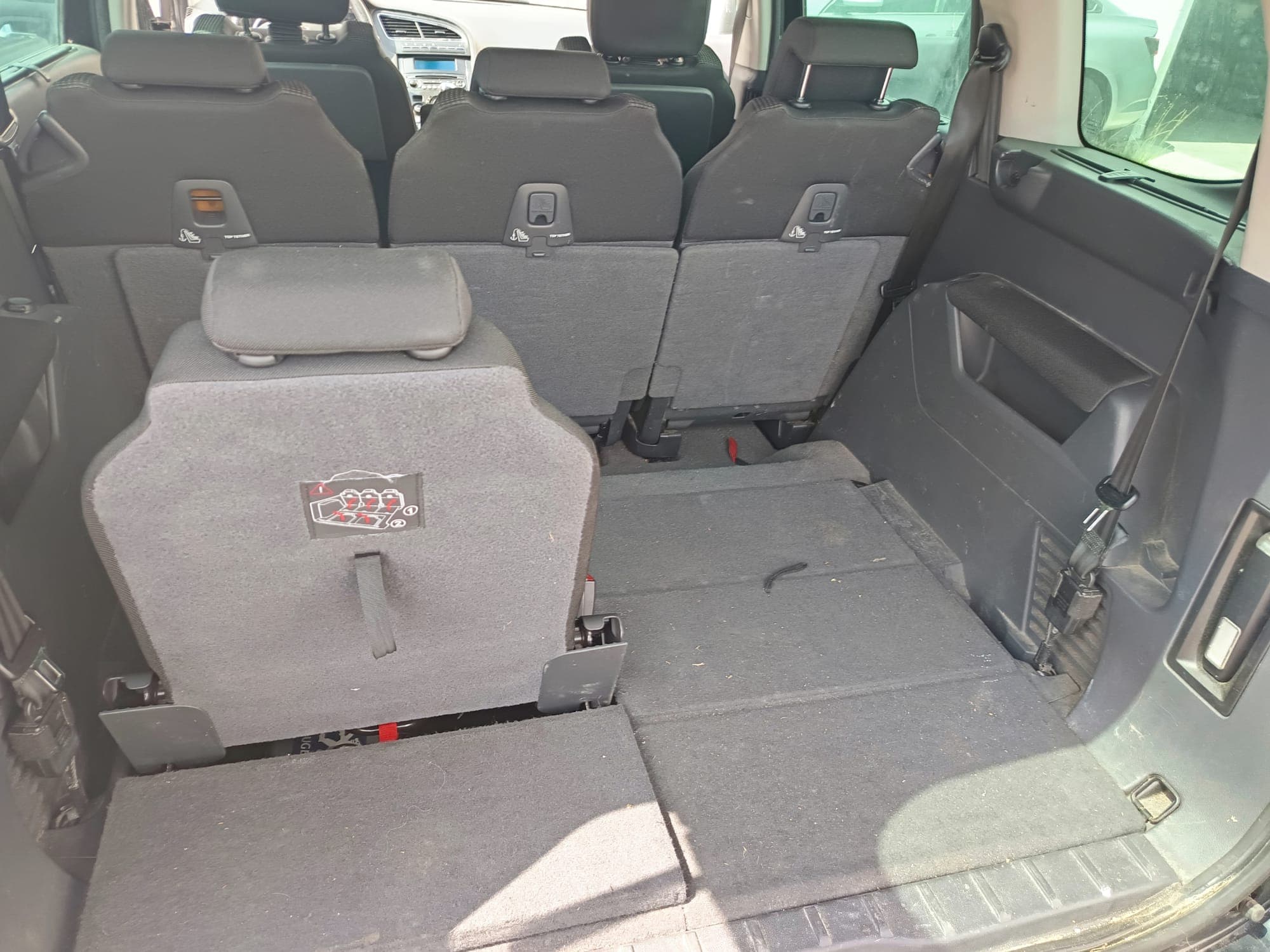 Peugeot  5008 · Ano 2010 — imagem 37