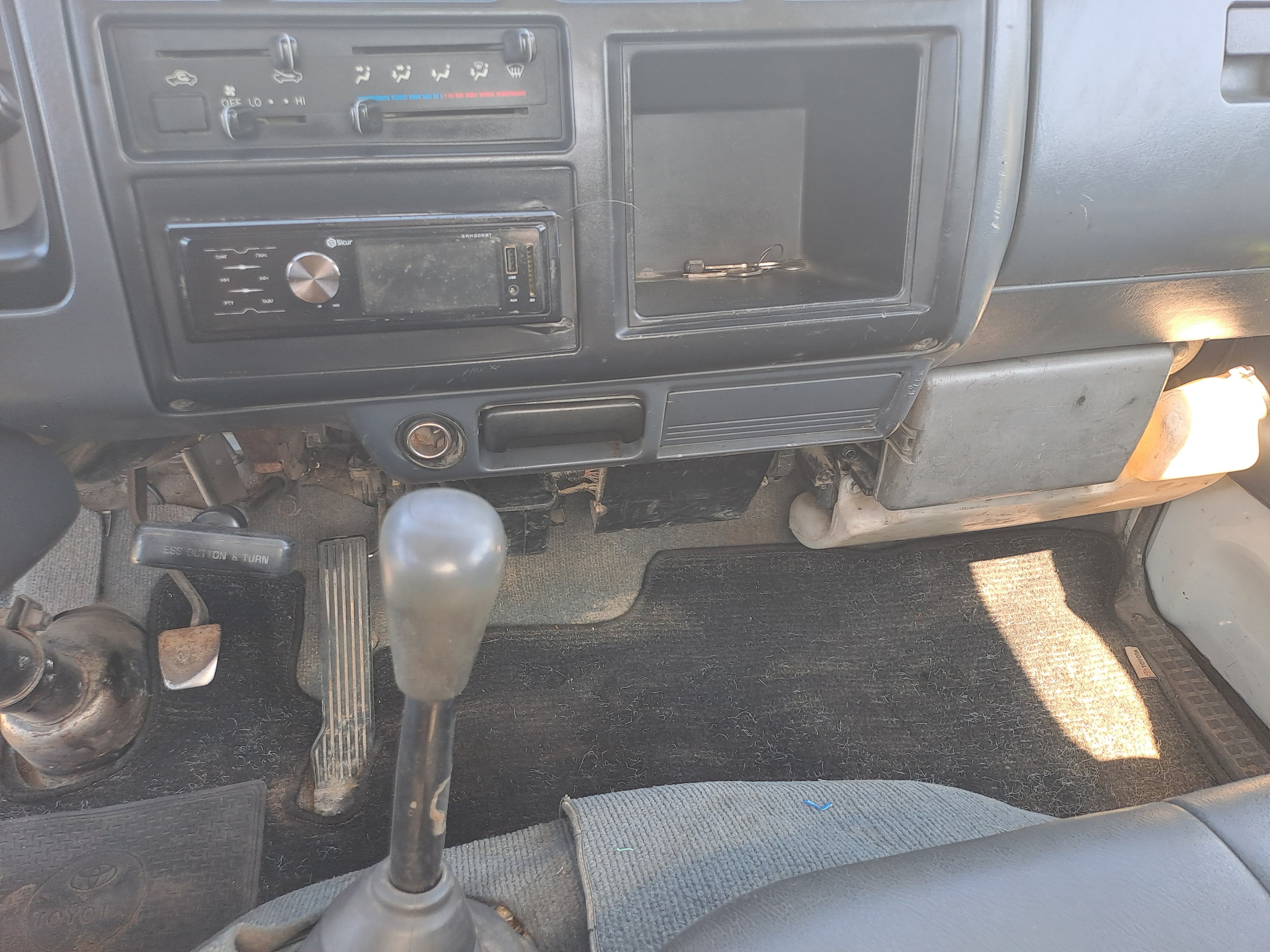 Toyota Dyna 150 3.0D · Ano 2001 — image 21