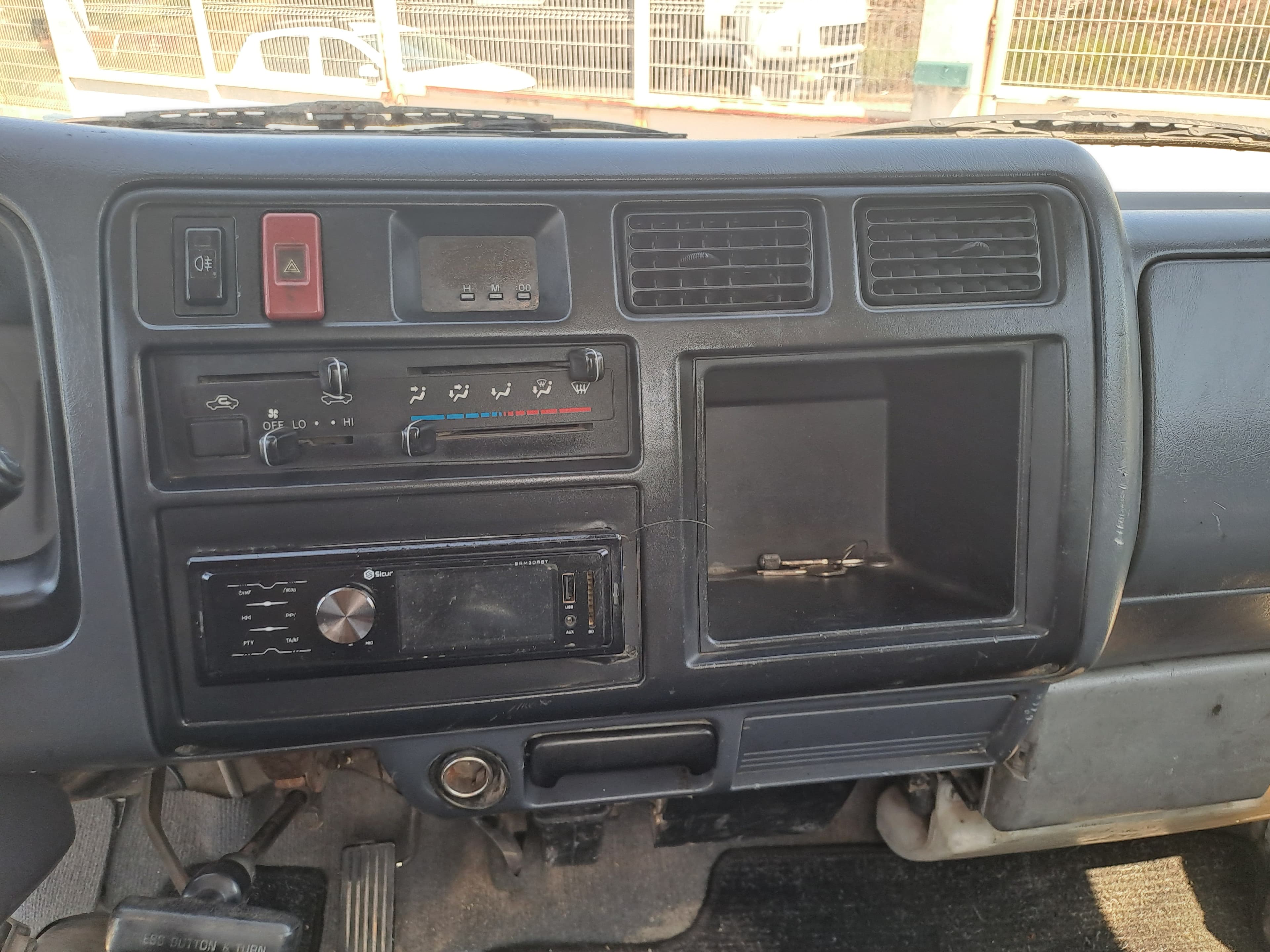 Toyota Dyna 150 3.0D · Ano 2001 — image 20