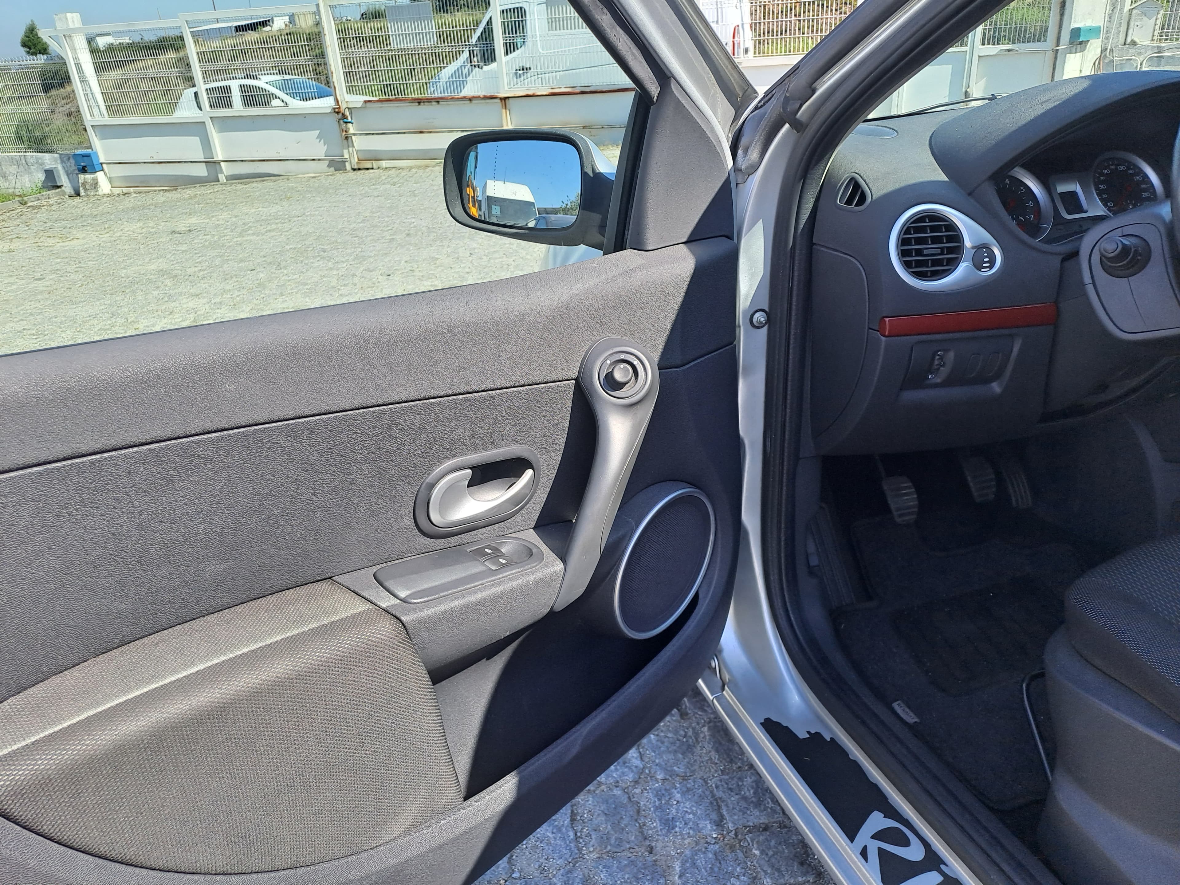 Renault Clio · Ano 2007 — imagen 21