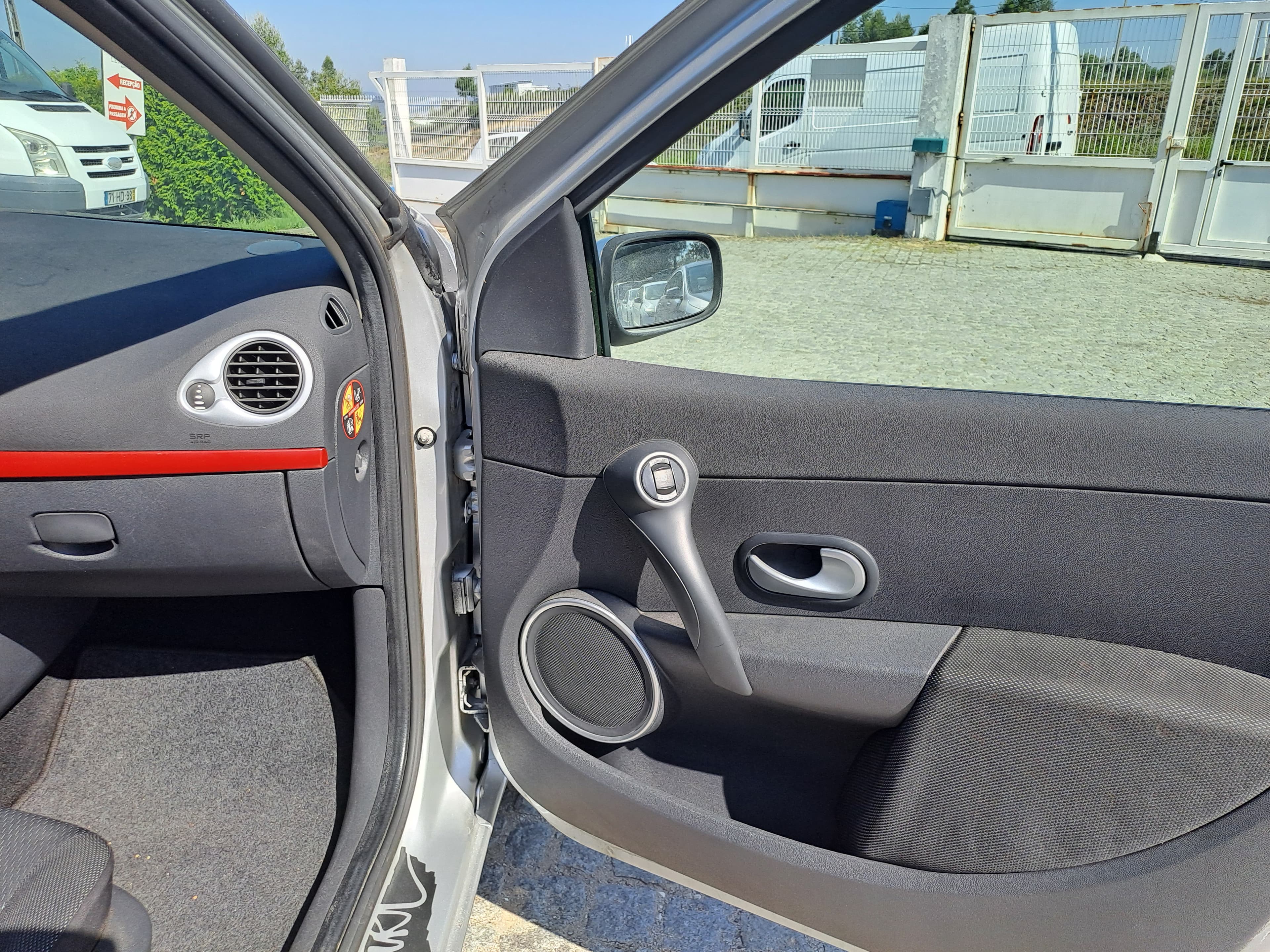 Renault Clio · Ano 2007 — imagen 17