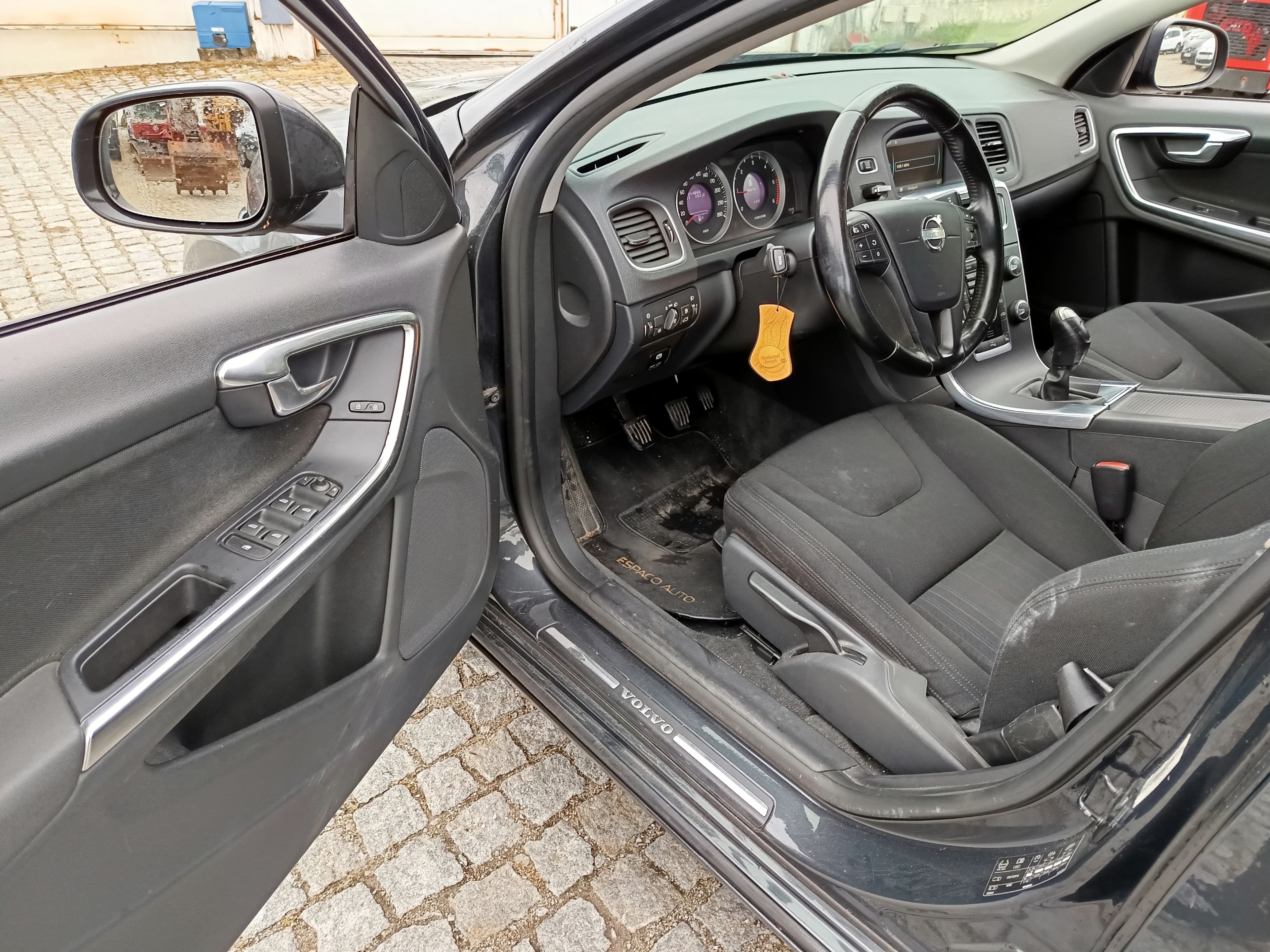 Volvo V60 · Ano 2011 — imagem 32