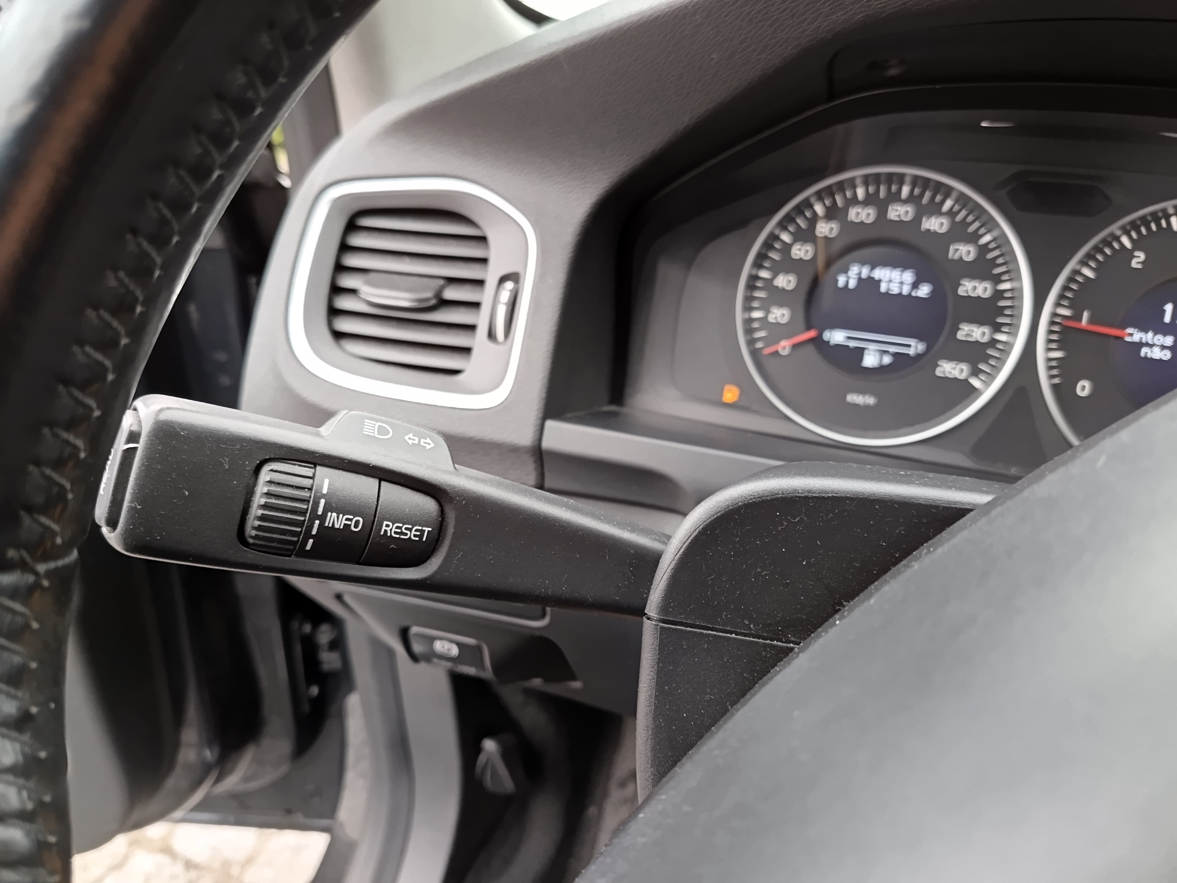 Volvo V60 · Ano 2011 — imagem 44
