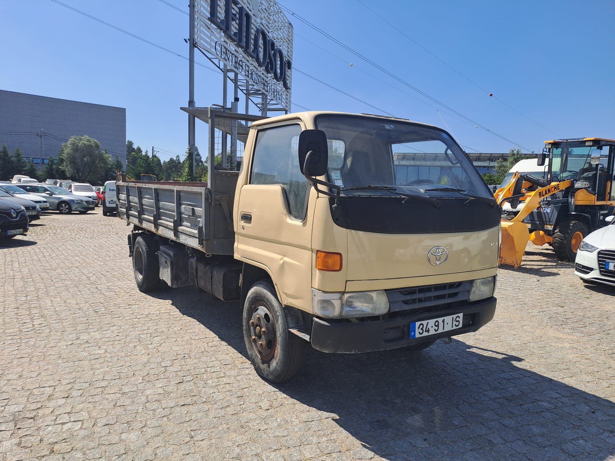 Toyota Dyna 250 · Basculante · Ano 1997 — imagen 1
