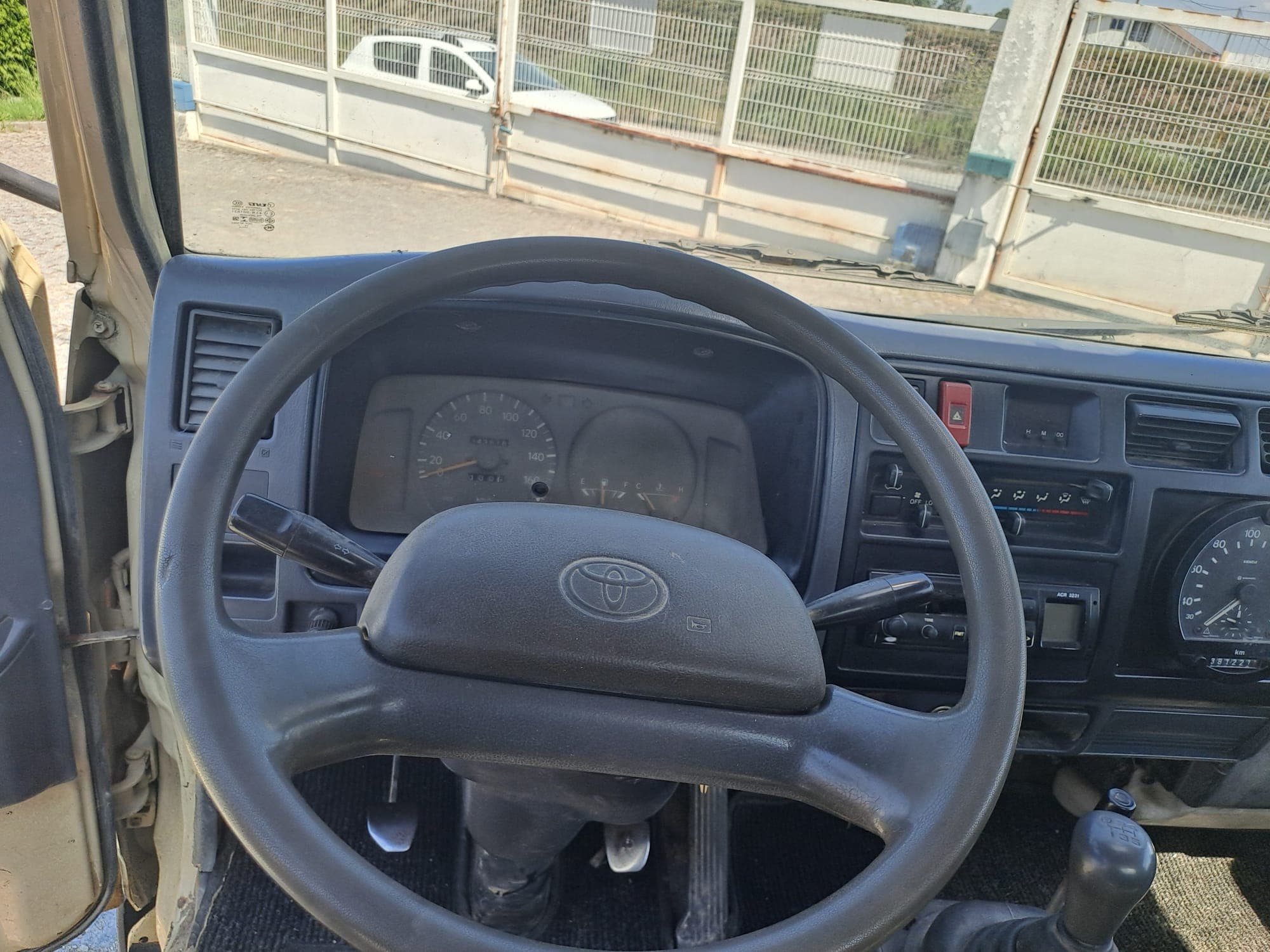 Toyota Dyna 250 · Basculante · Ano 1997 — imagen 28