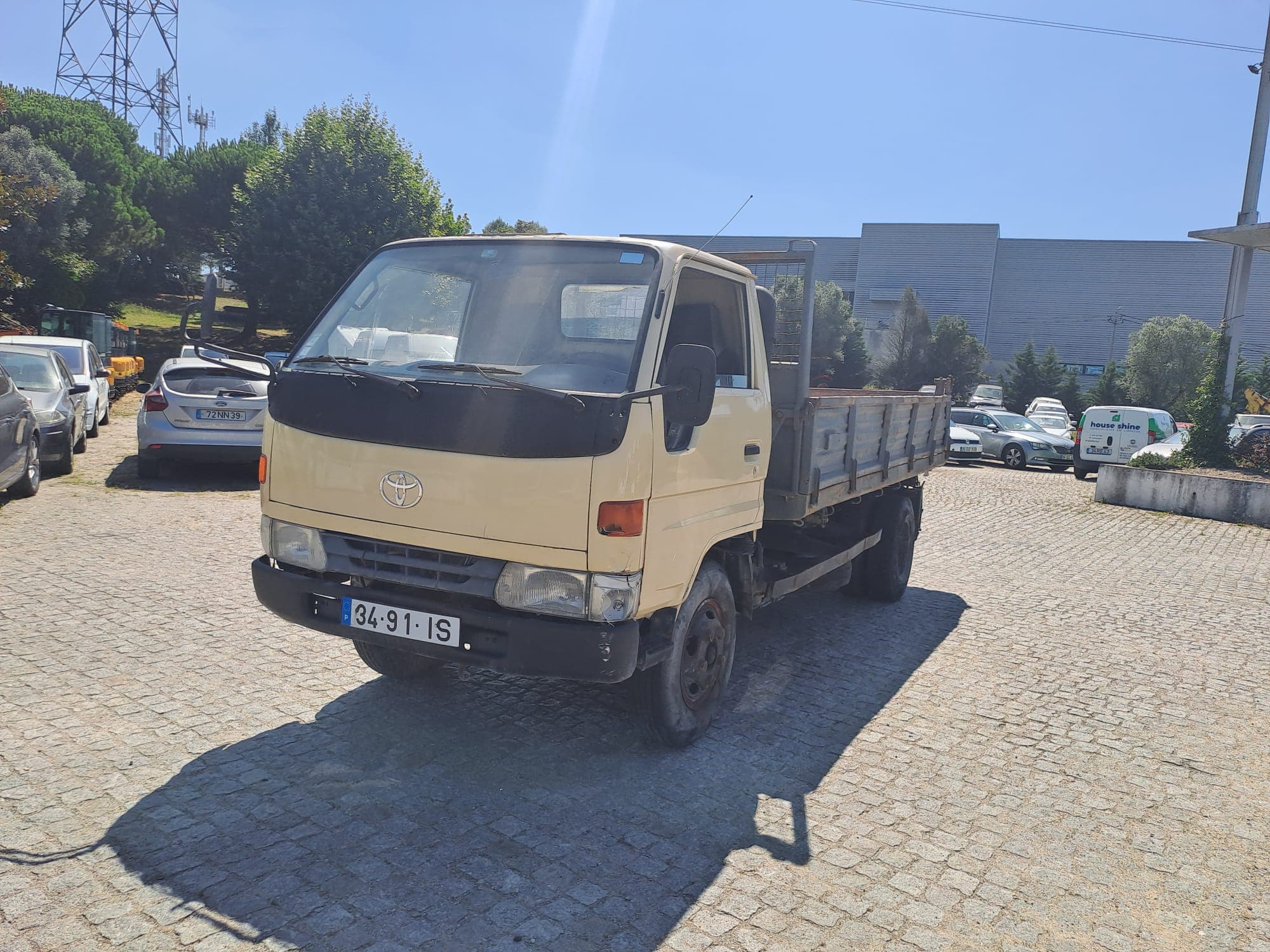 Toyota Dyna 250 · Basculante · Ano 1997 — imagen 2