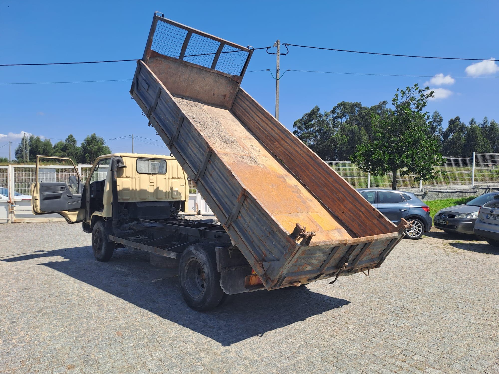 Toyota Dyna 250 · Basculante · Ano 1997 — imagen 9