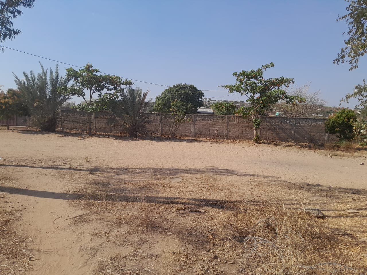 Infraestruturas em terreno no Bairro Canongola - Tete — imagem 5