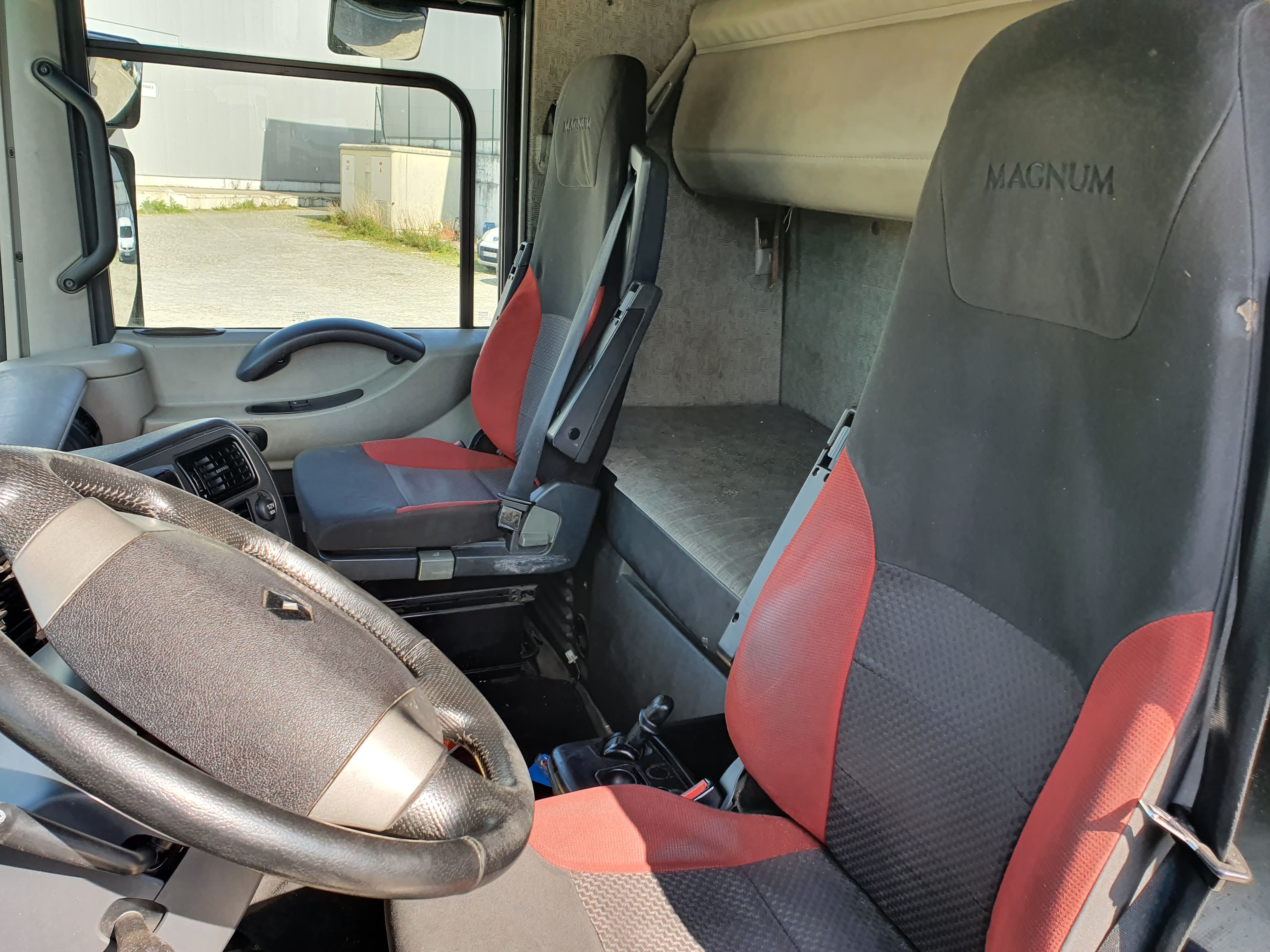 Renault Magnum 4x2 · Ano 2010 — imagem 17