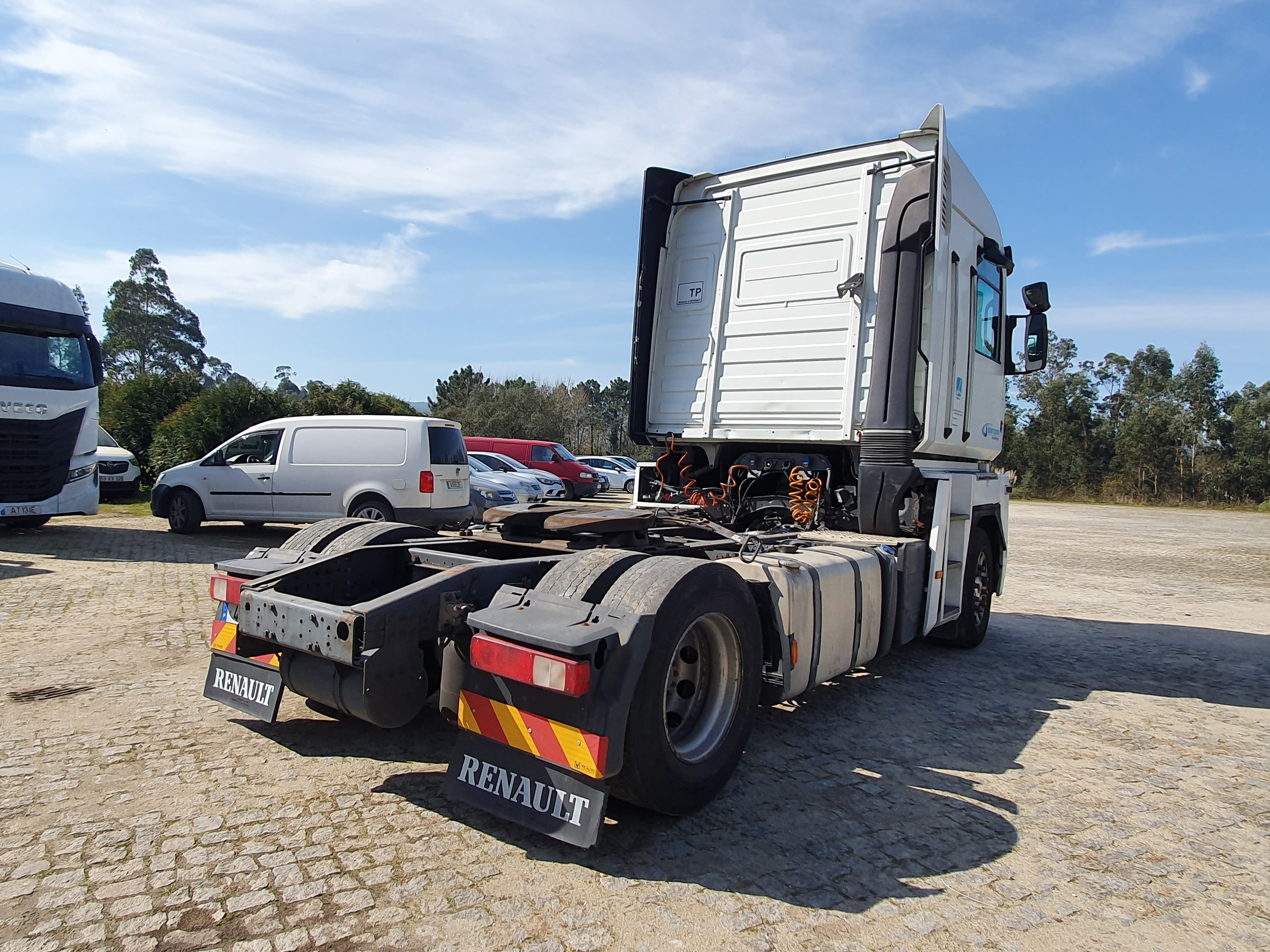 Renault Magnum 4x2 · Ano 2010 — imagem 7