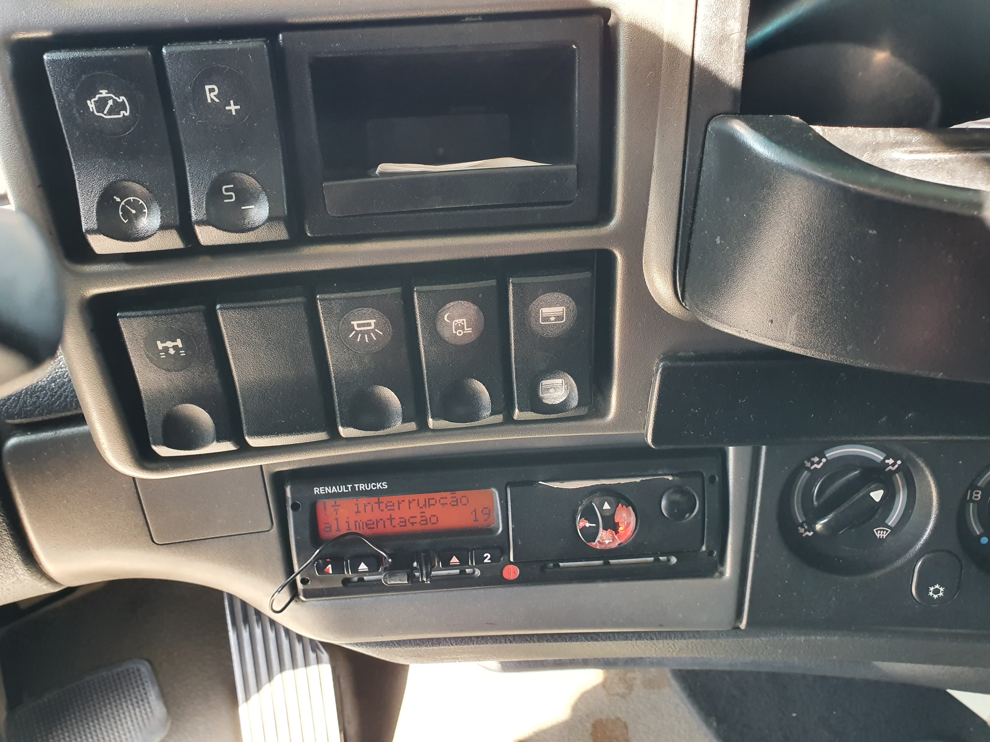 Renault Magnum 4x2 · Ano 2010 — imagem 21