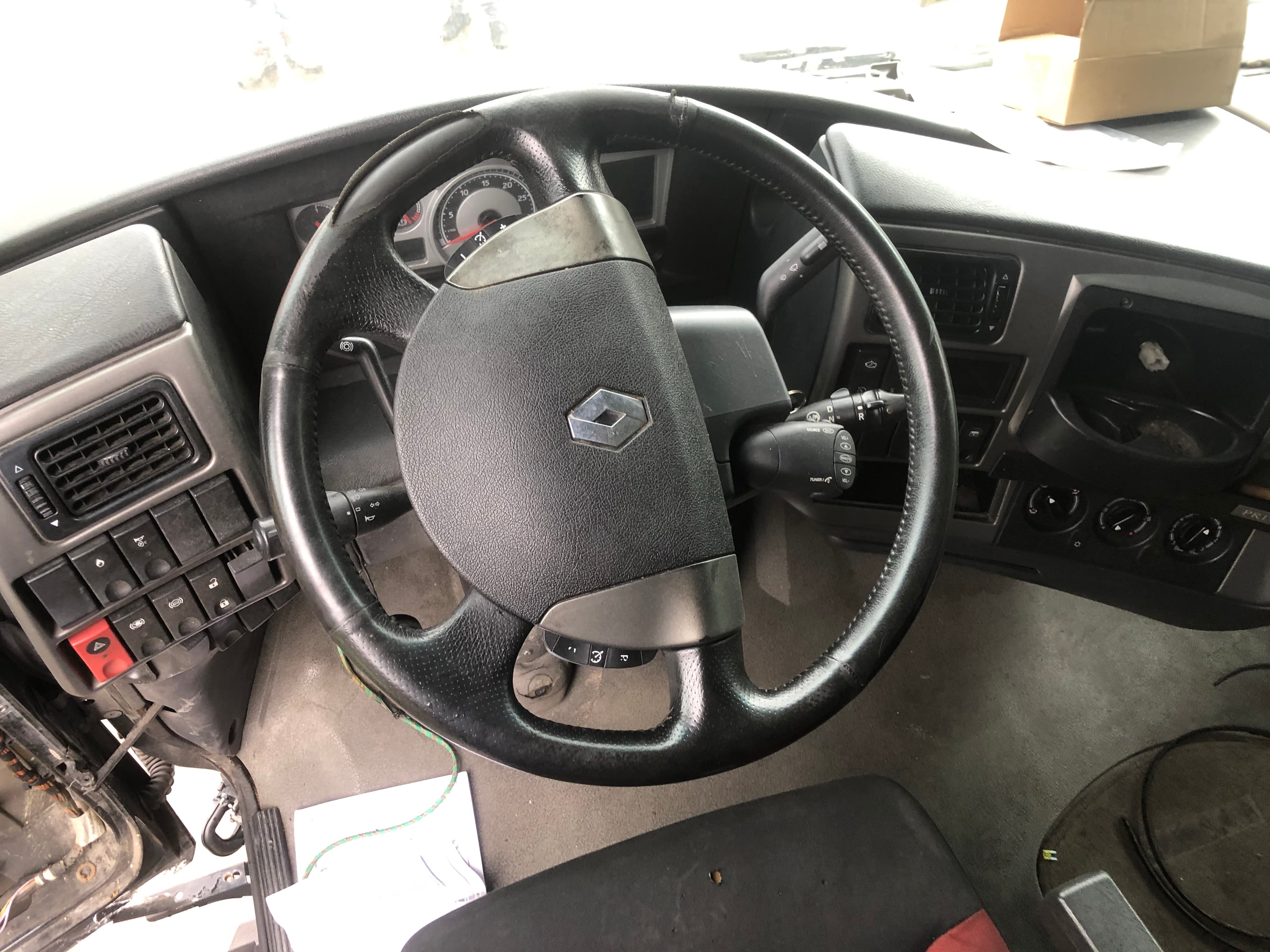 Renault Magnum 4x2 · Ano 2010 — imagem 19