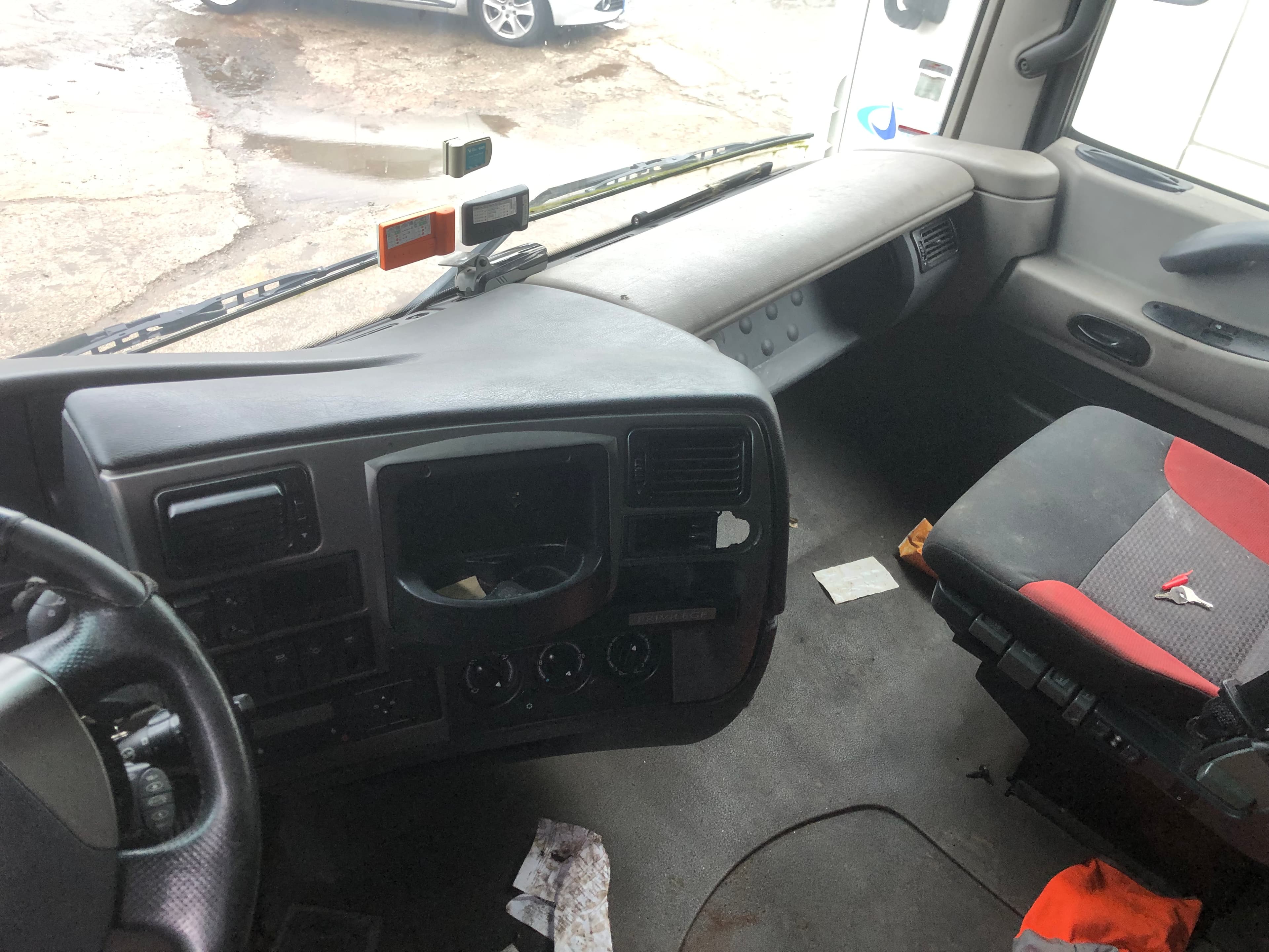 Renault Magnum 4x2 · Ano 2010 — imagen 11