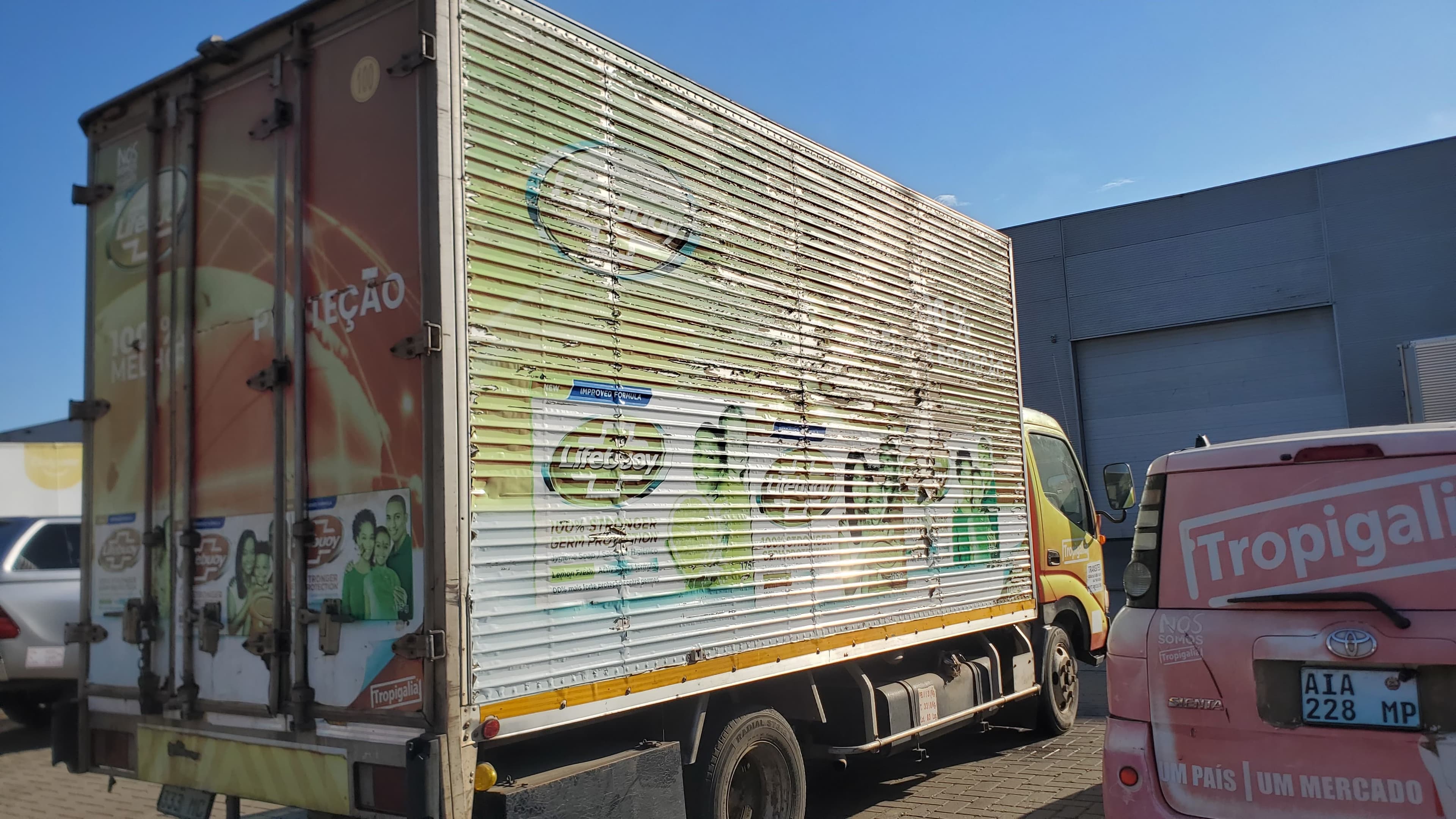 Hino Dutro — image 7