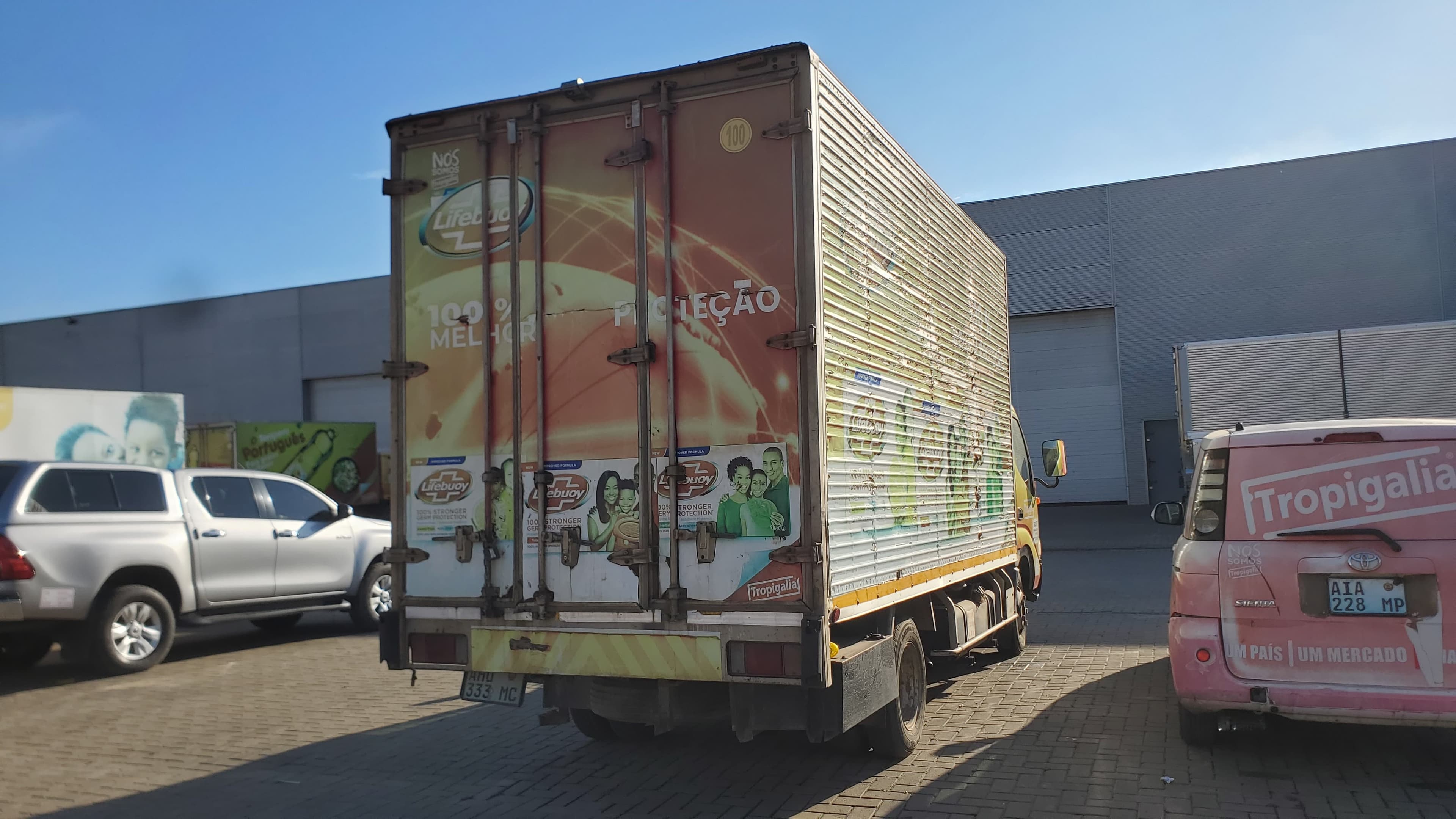 Hino Dutro — image 6
