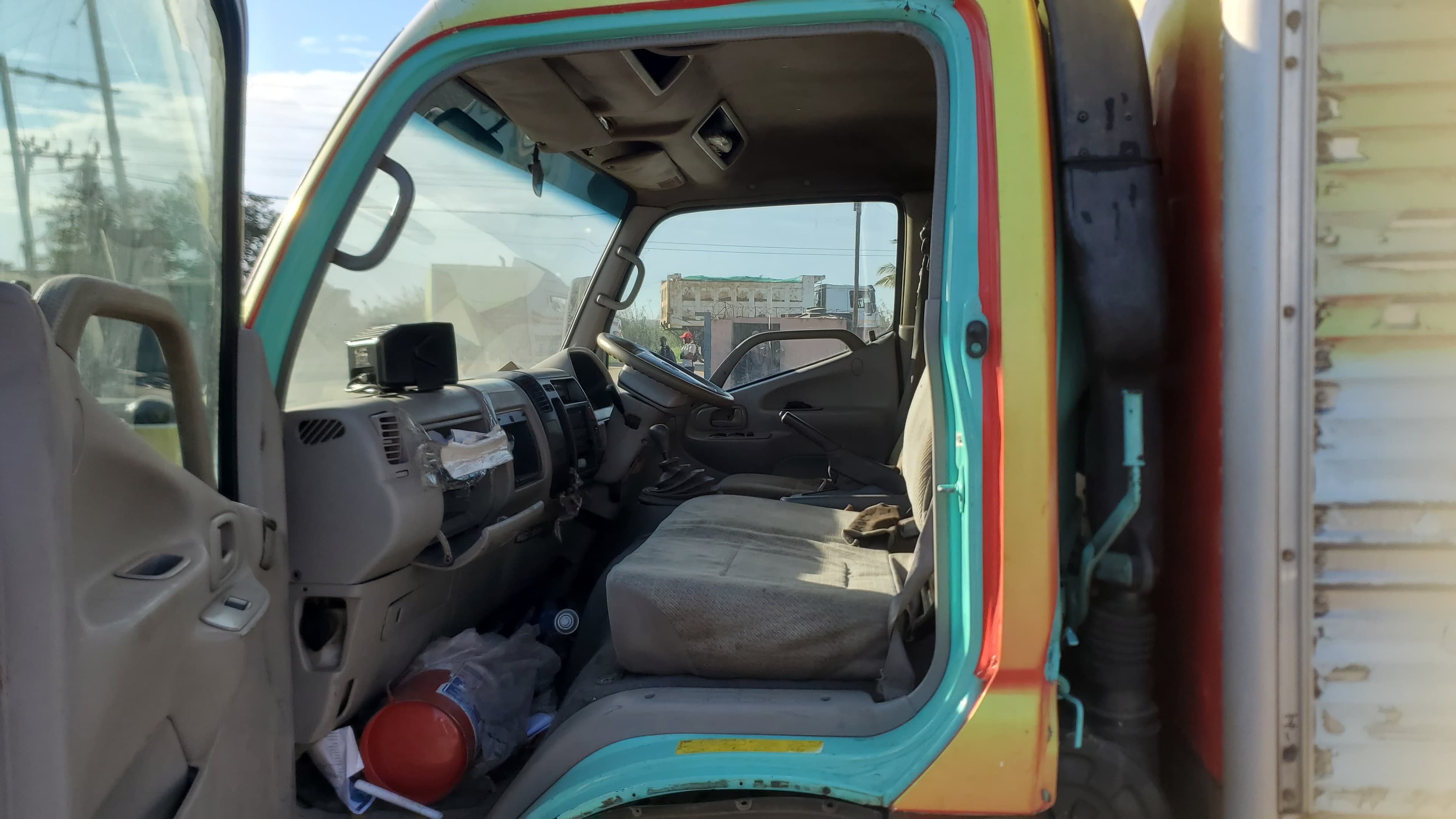Hino Dutro — image 4